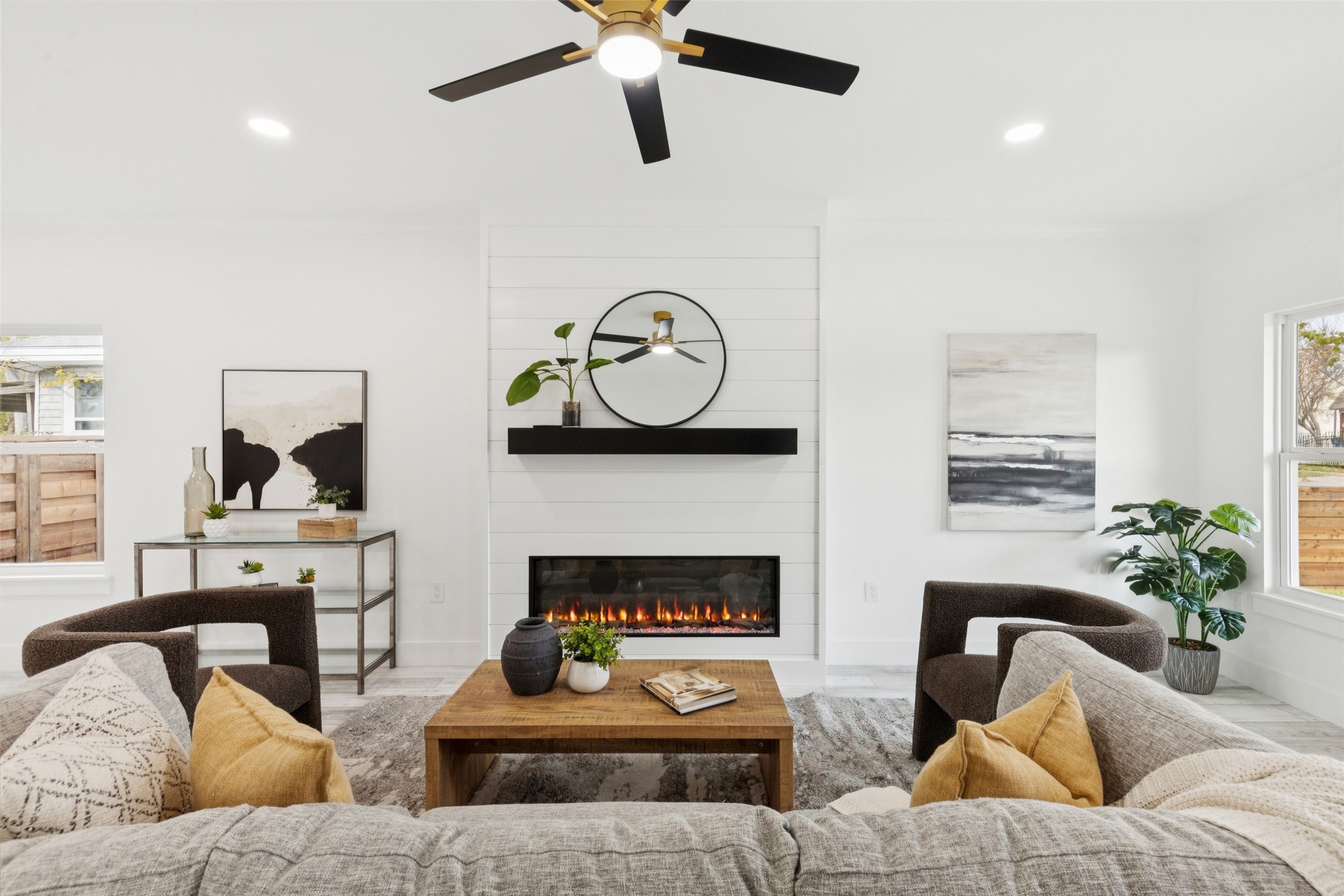 823 S Winnetka Avenue