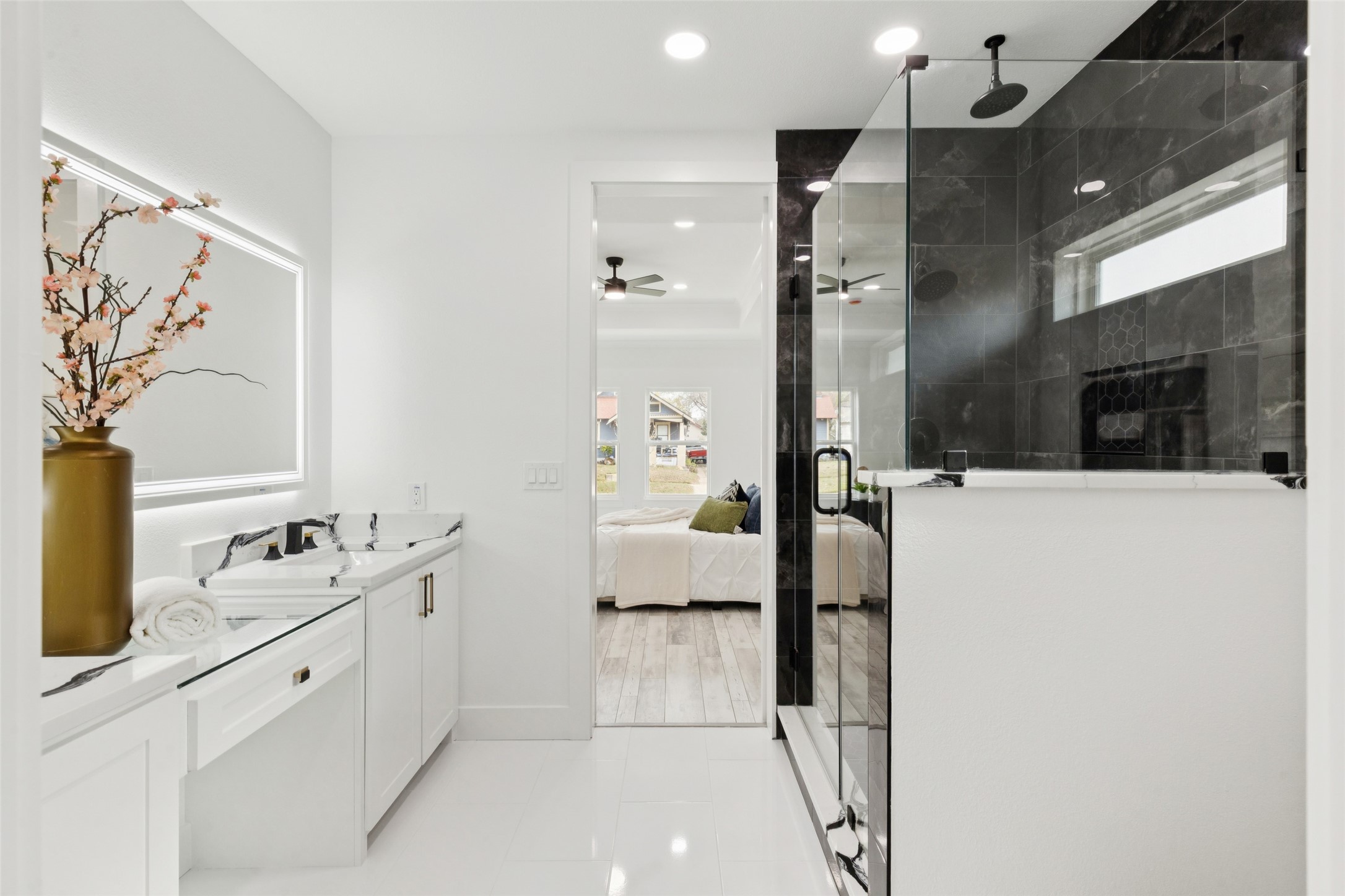 823 S Winnetka Avenue