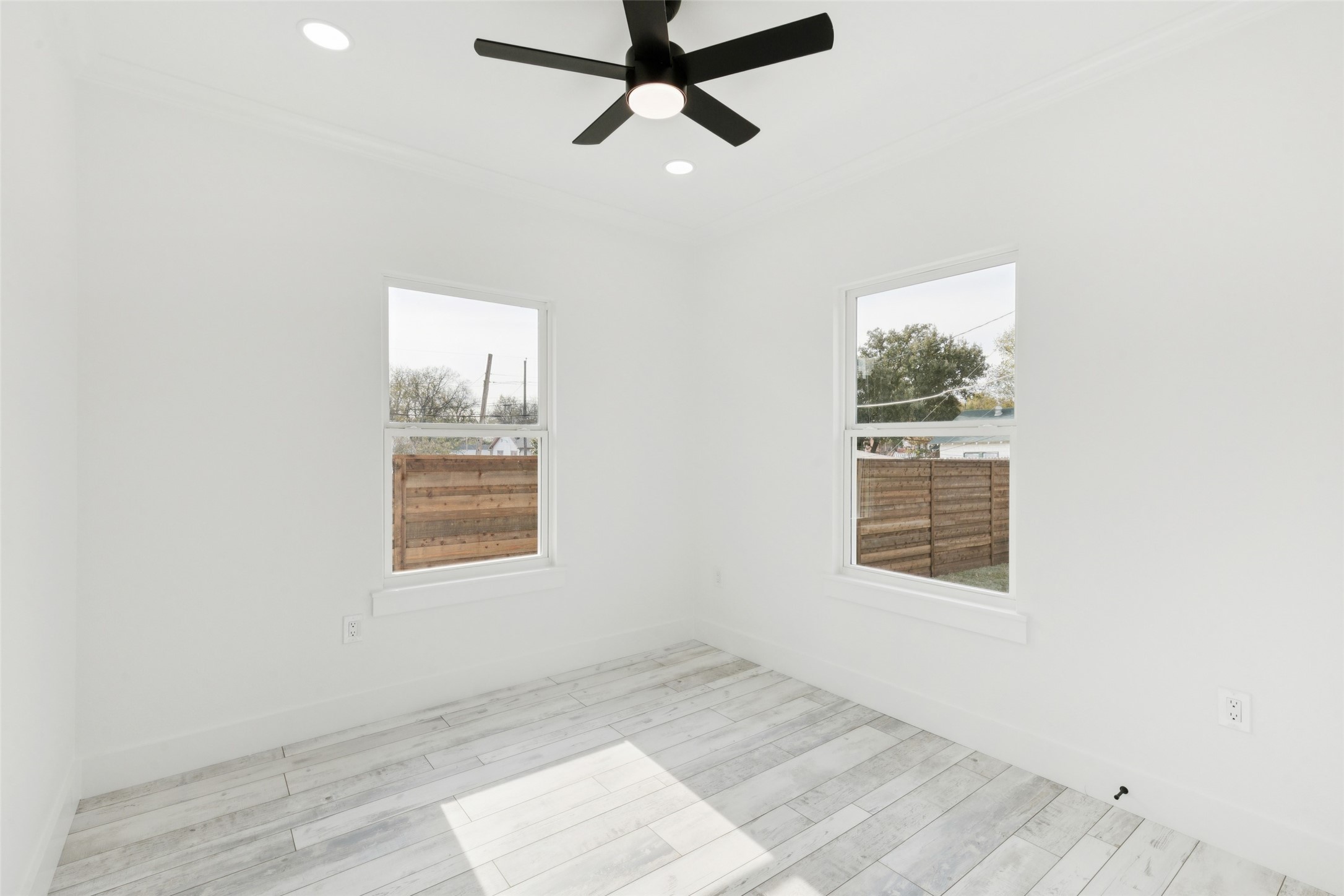 823 S Winnetka Avenue