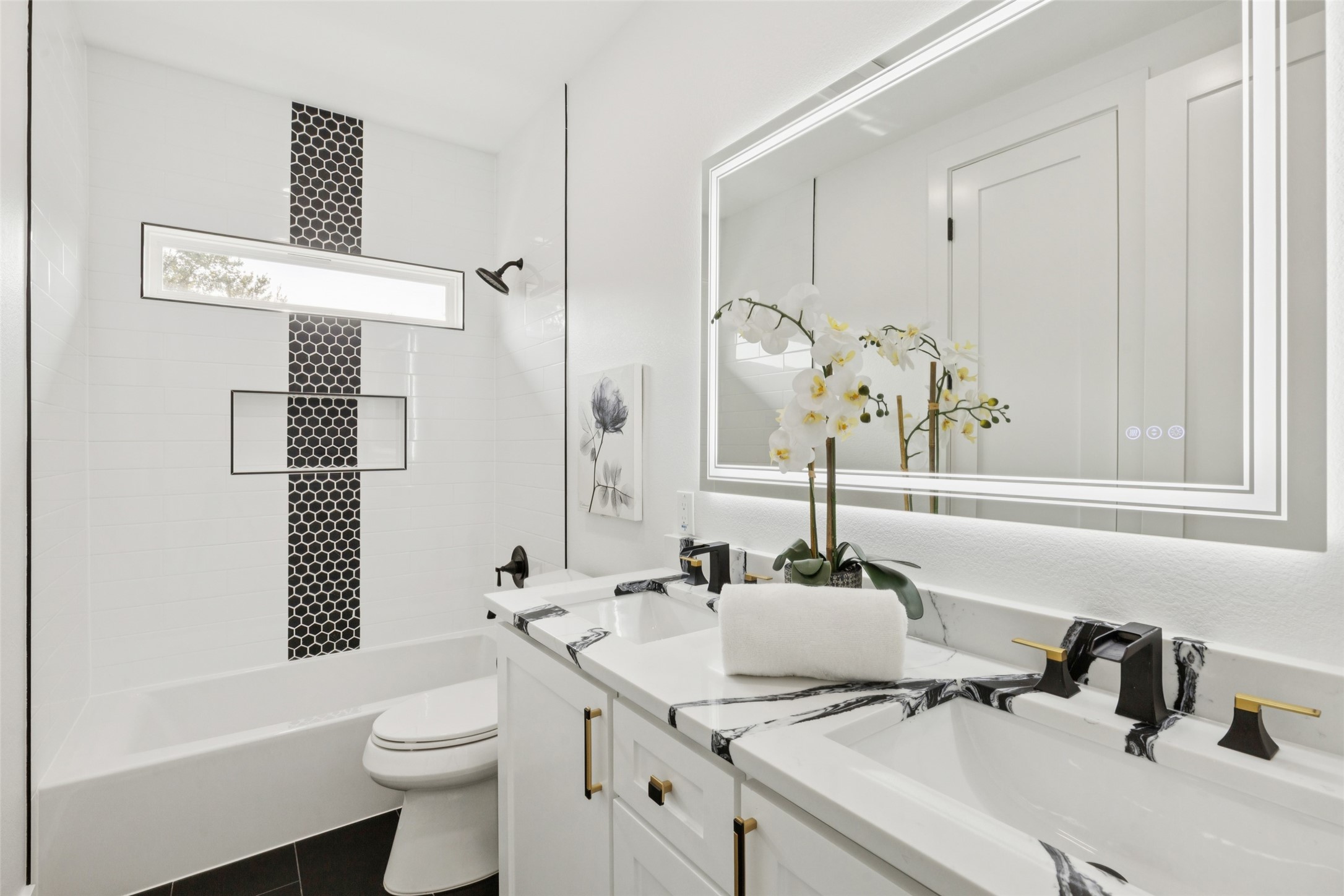 823 S Winnetka Avenue