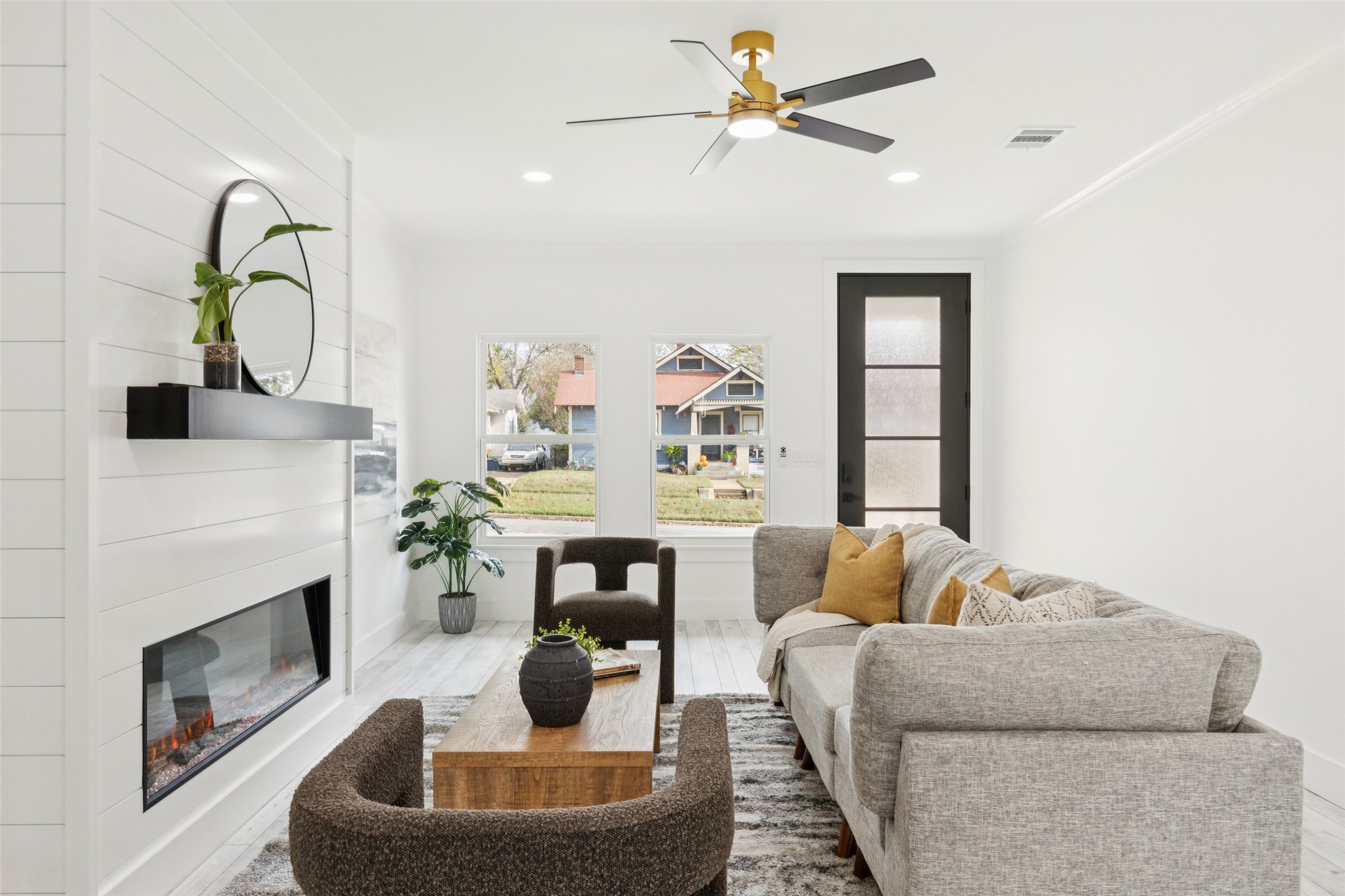 823 S Winnetka Avenue