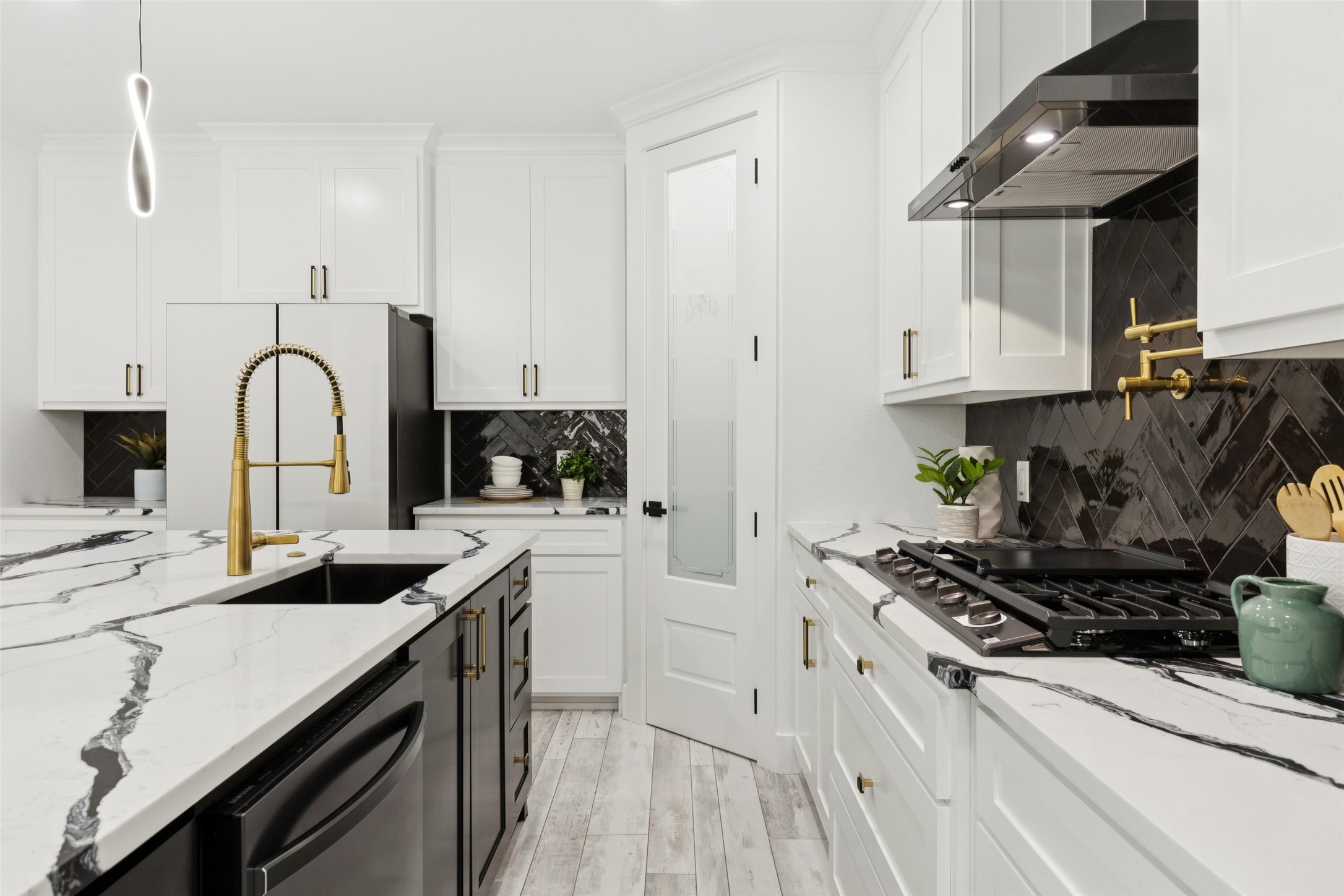 823 S Winnetka Avenue