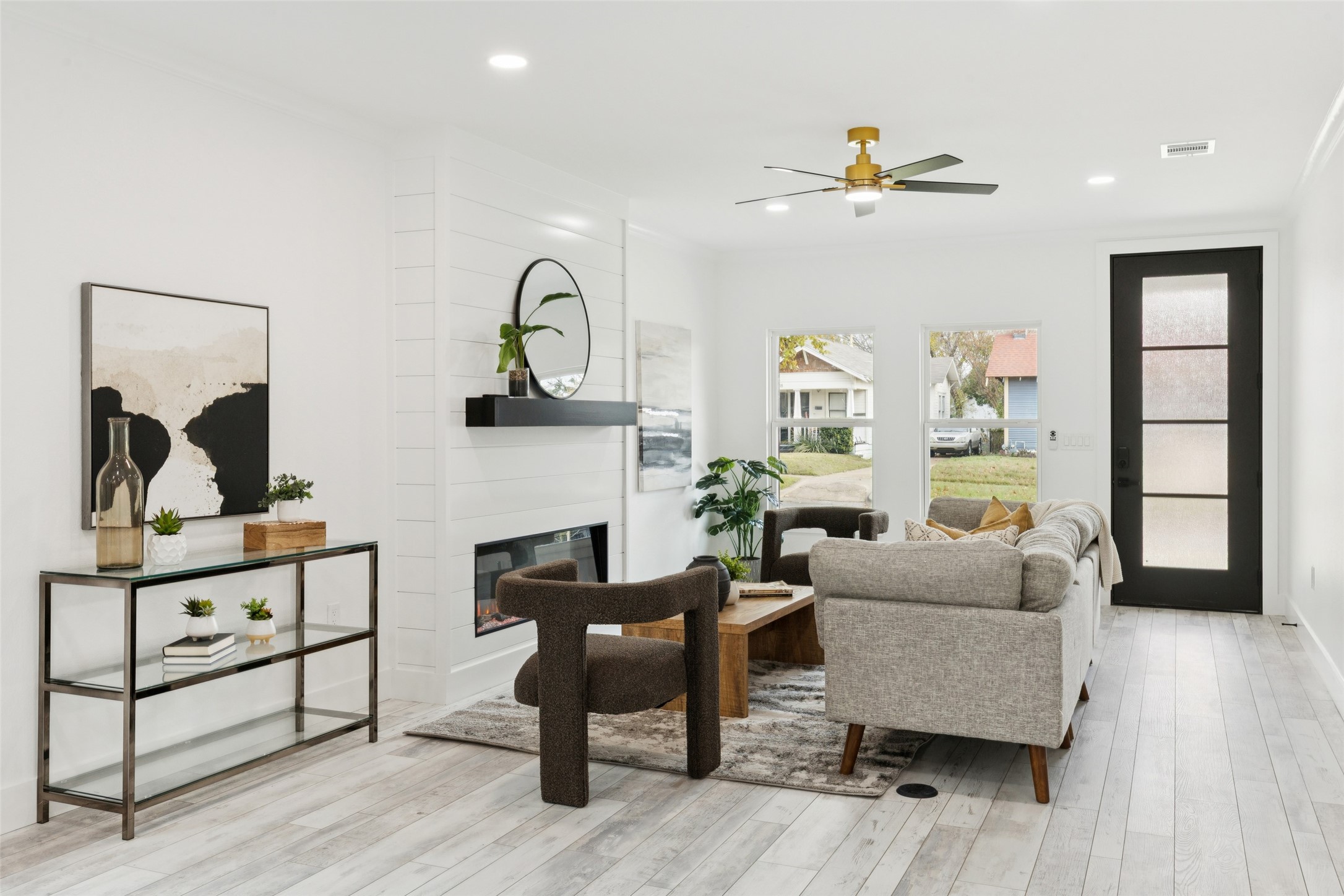 823 S Winnetka Avenue