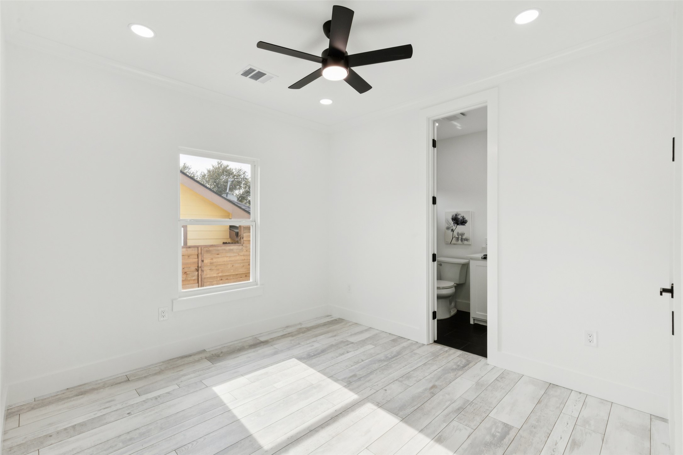 823 S Winnetka Avenue