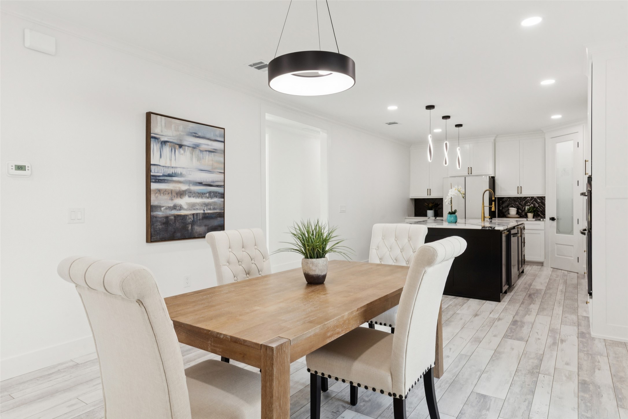 823 S Winnetka Avenue