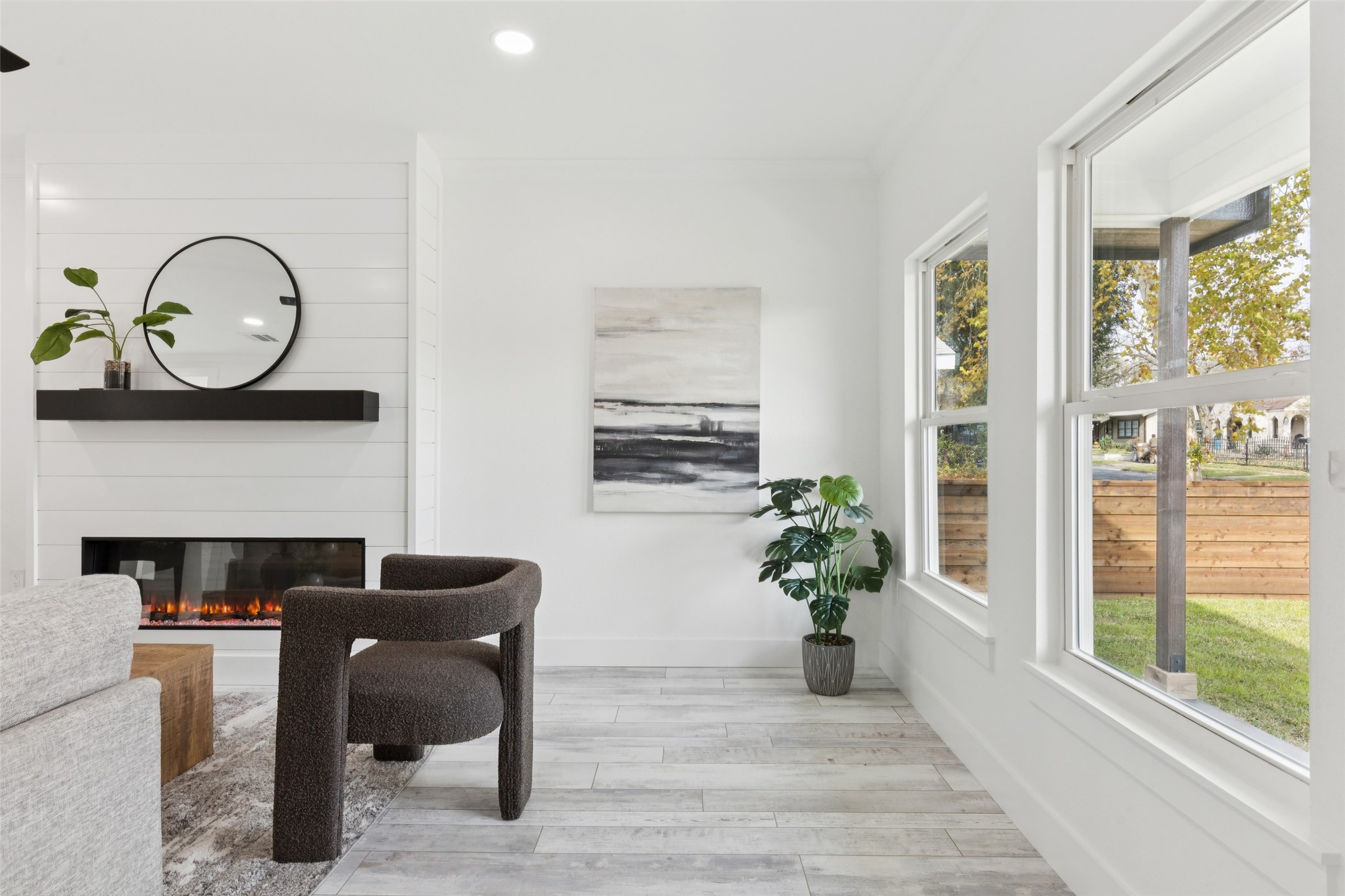 823 S Winnetka Avenue