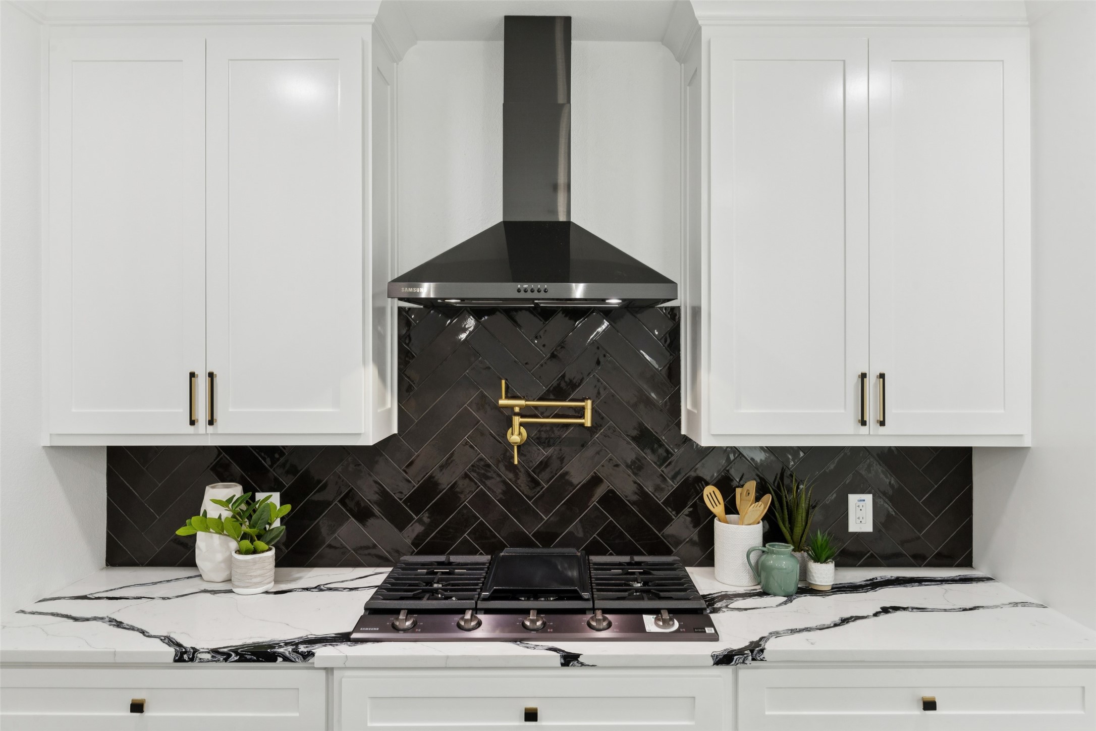 823 S Winnetka Avenue