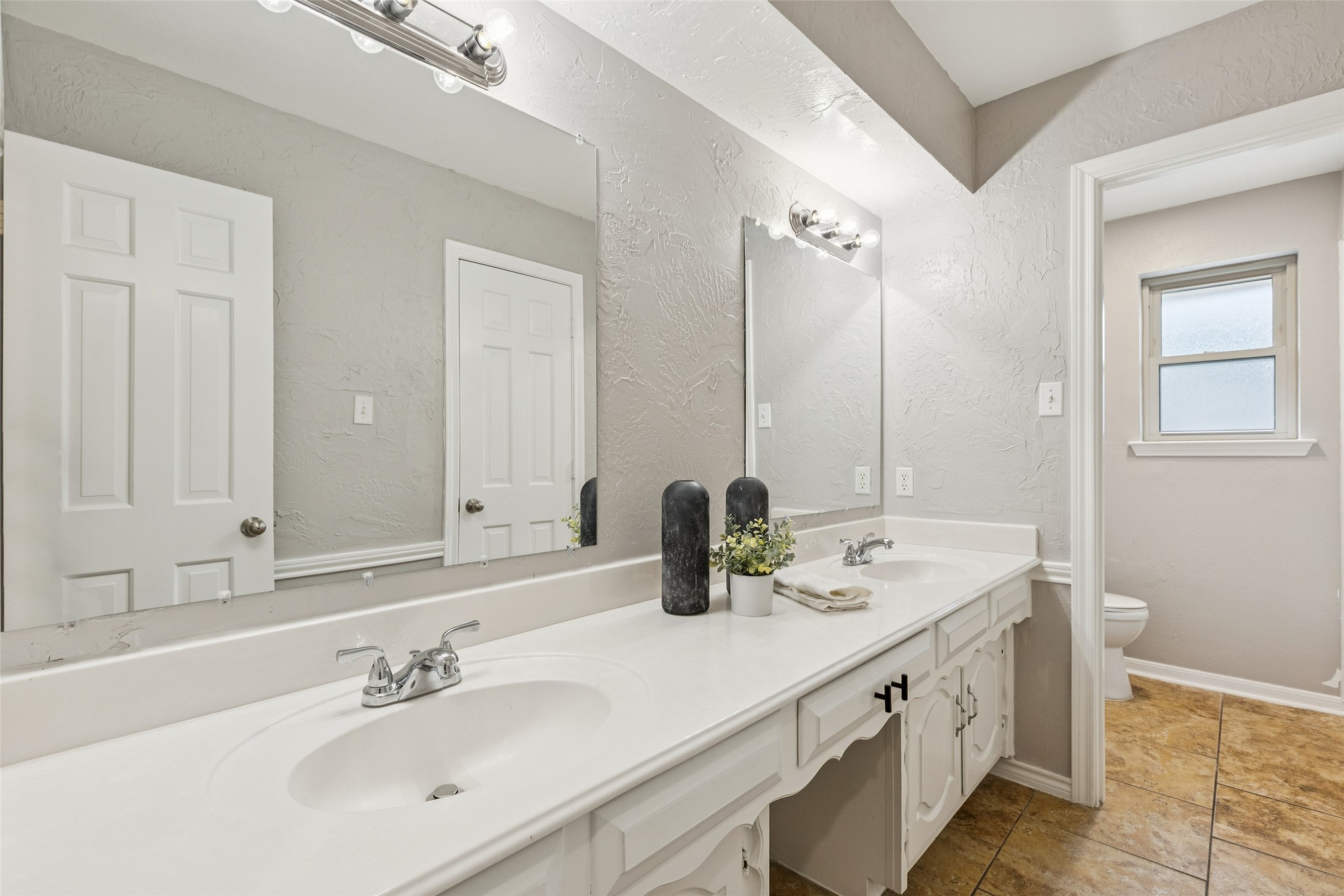 133 N Crestwood Boulevard