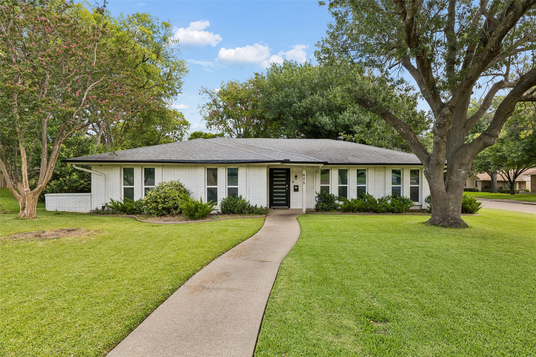 605 Meadow Heath Circle