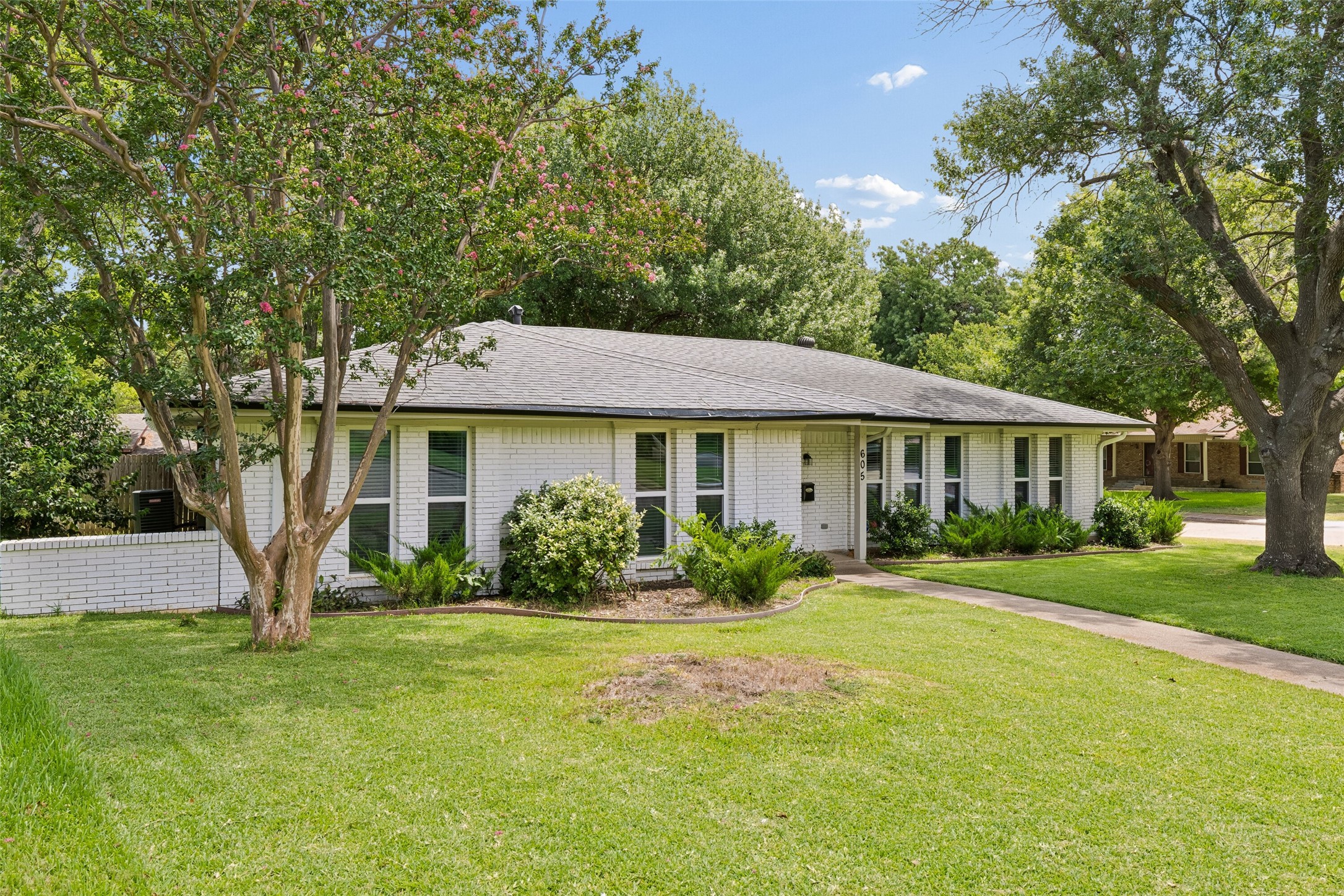 605 Meadow Heath Circle