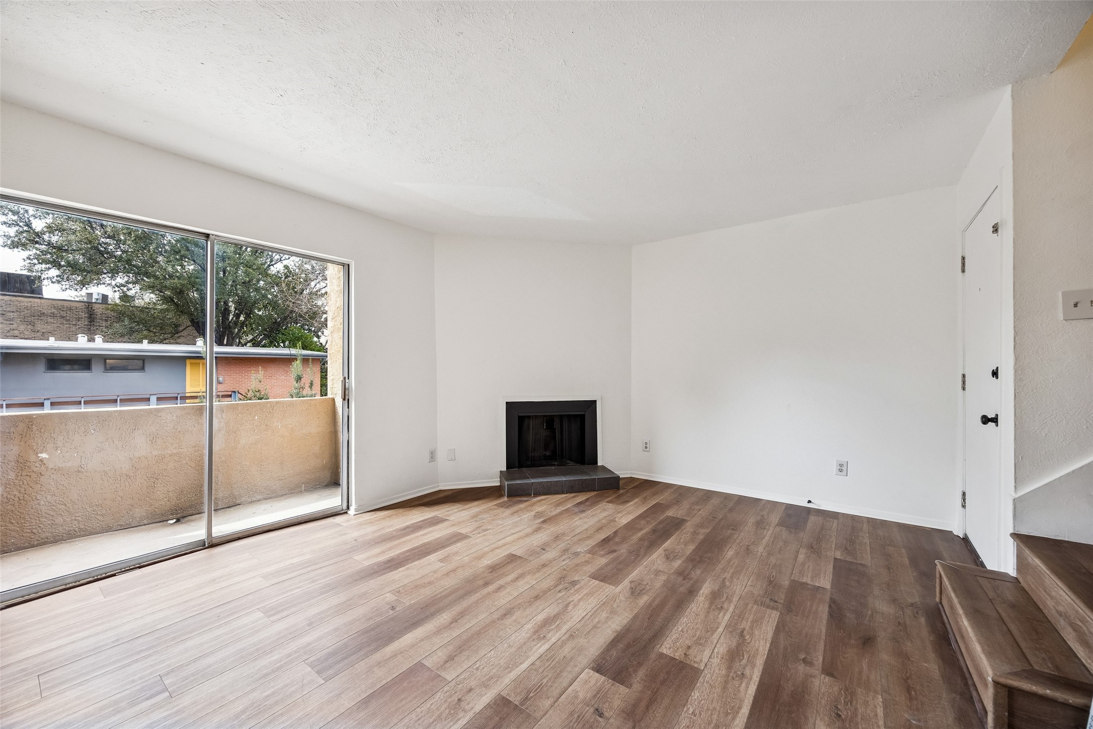 4044 Buena Vista Street 205