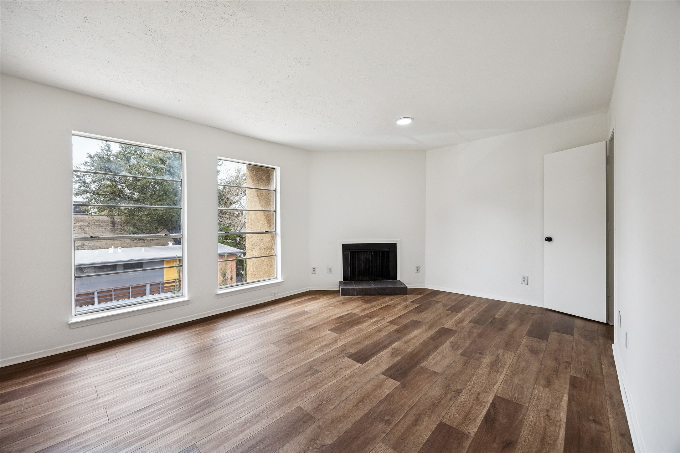 4044 Buena Vista Street 205