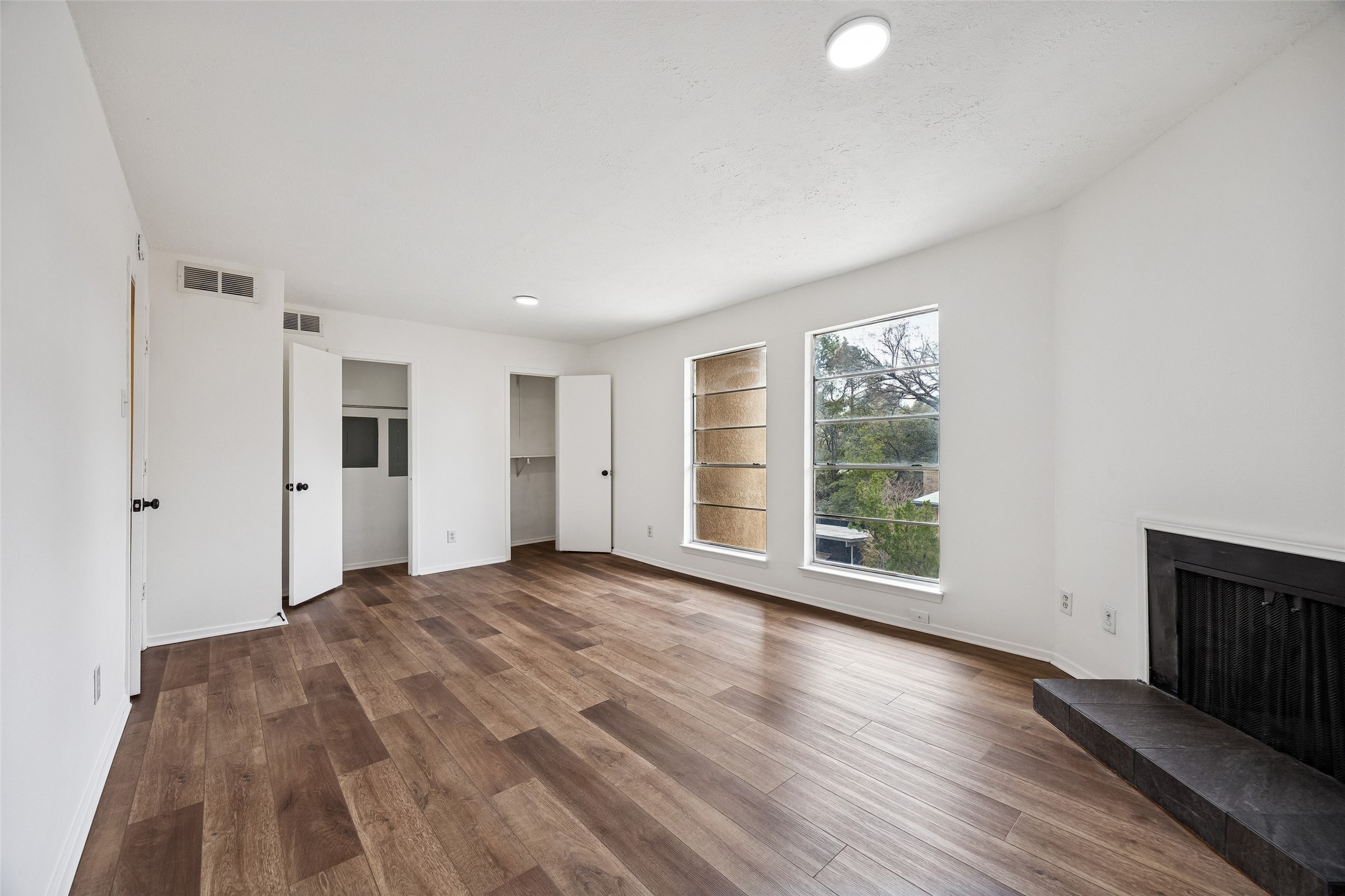 4044 Buena Vista Street 205