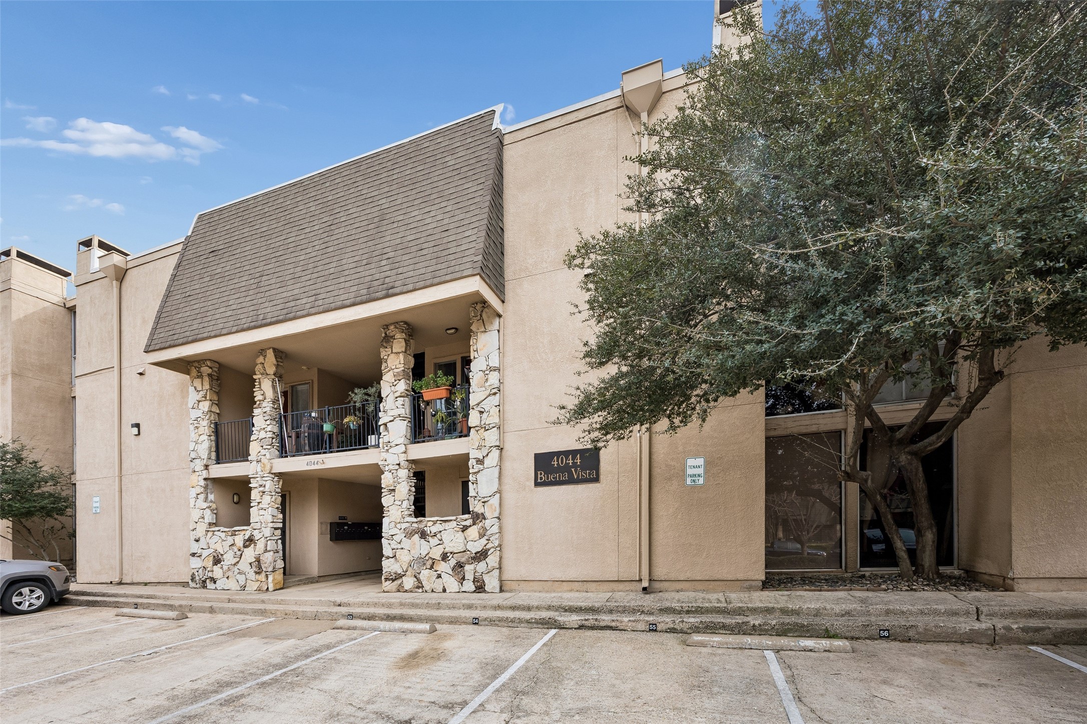4044 Buena Vista Street 205