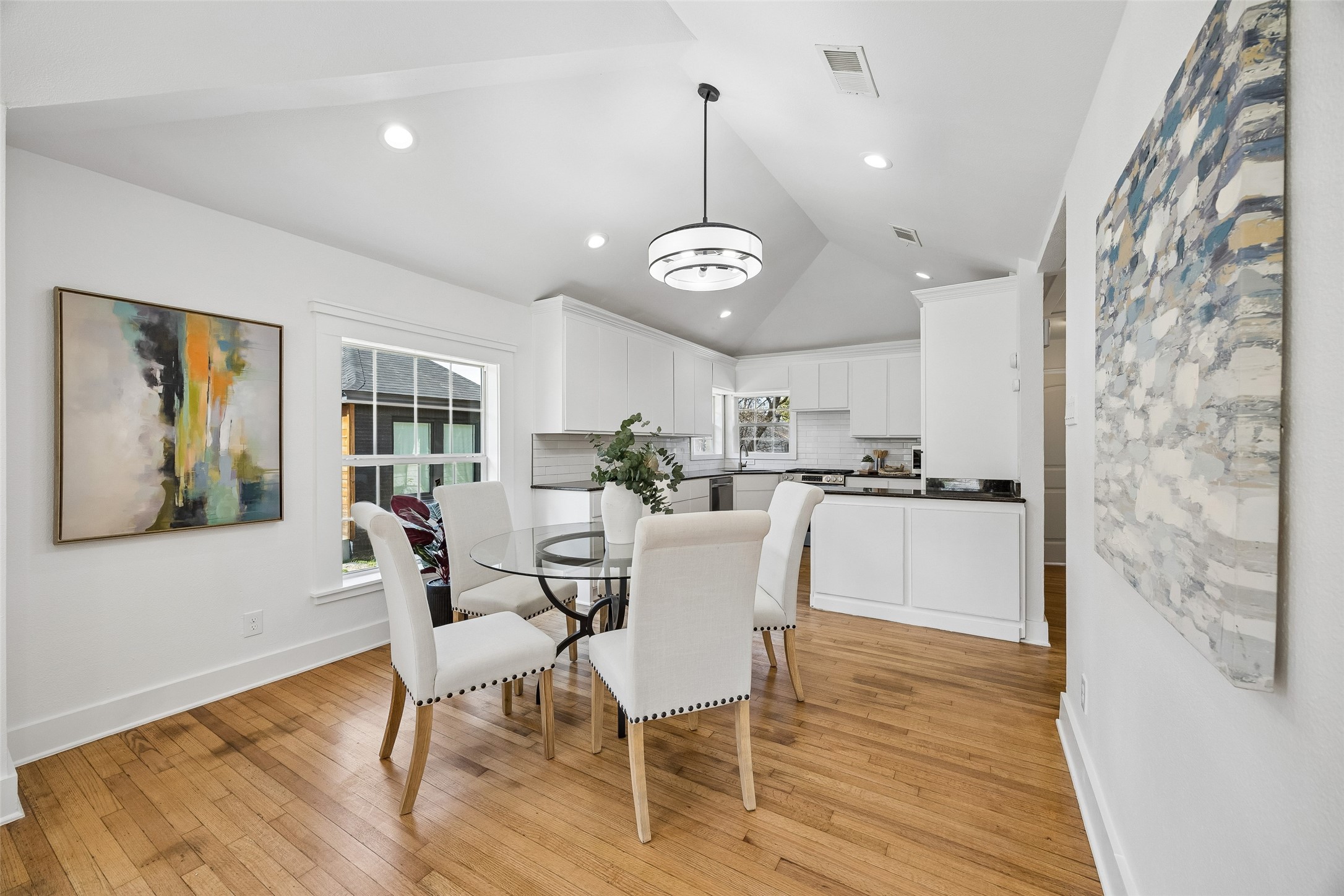 3335 Burlingdell Avenue