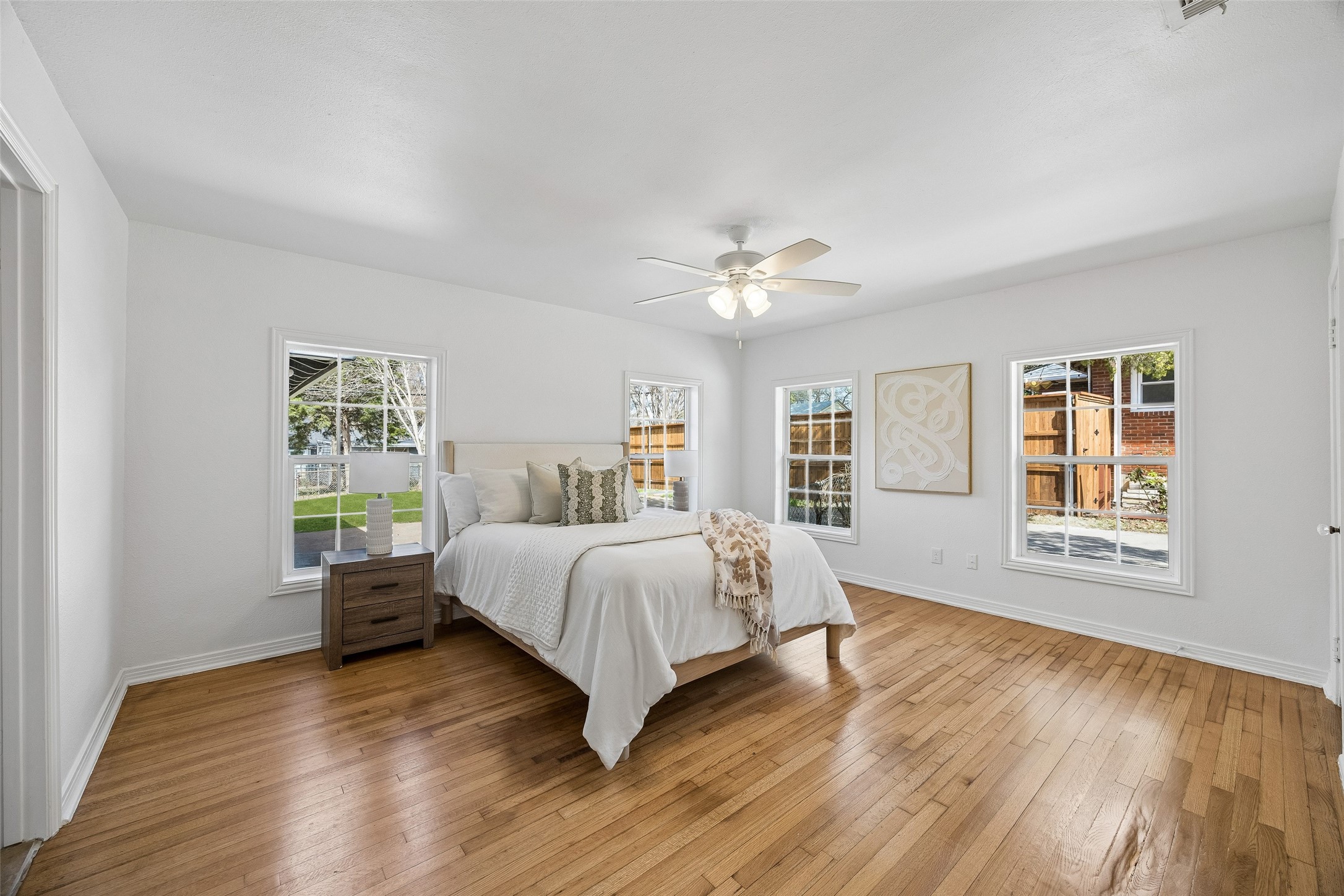 3335 Burlingdell Avenue