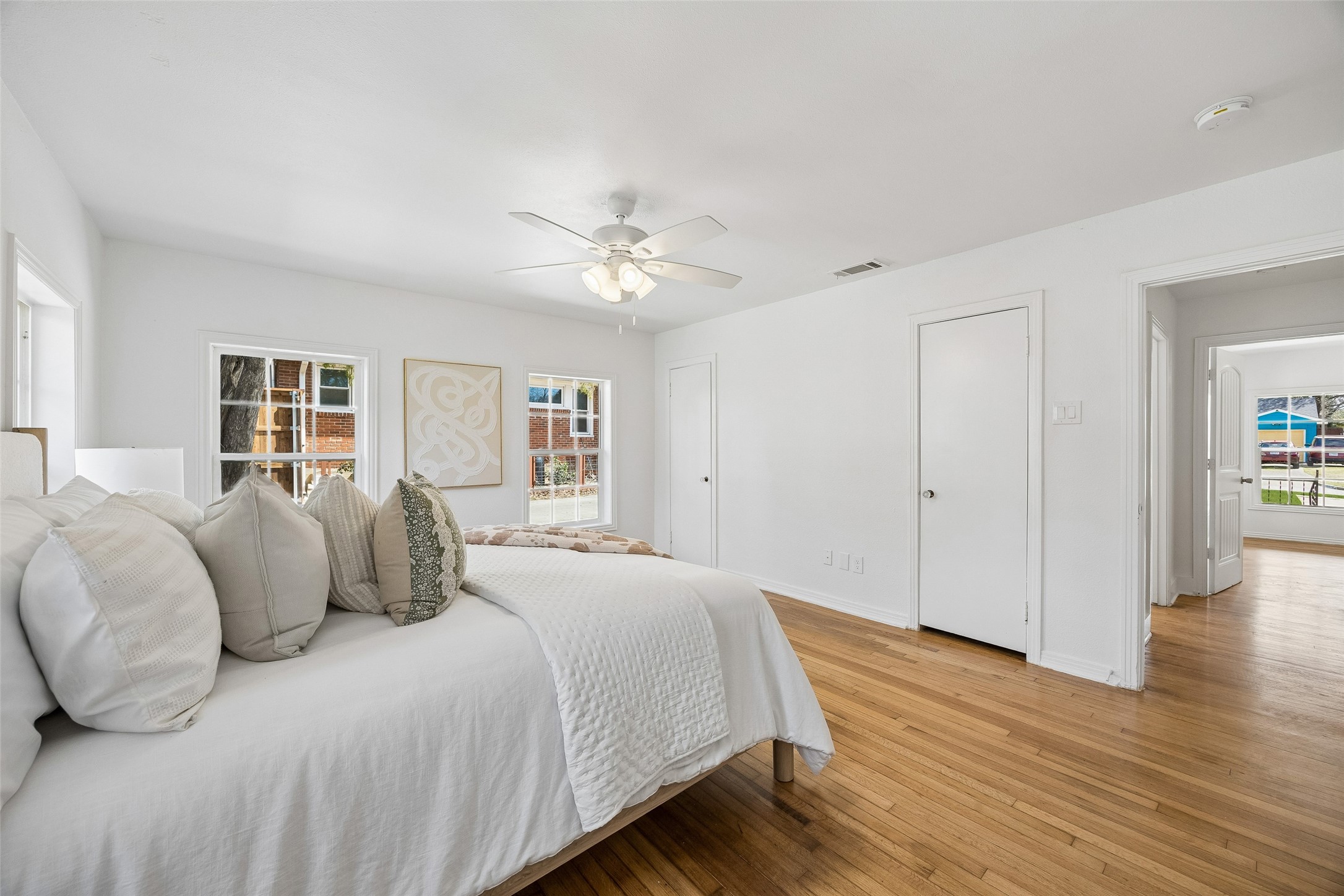 3335 Burlingdell Avenue