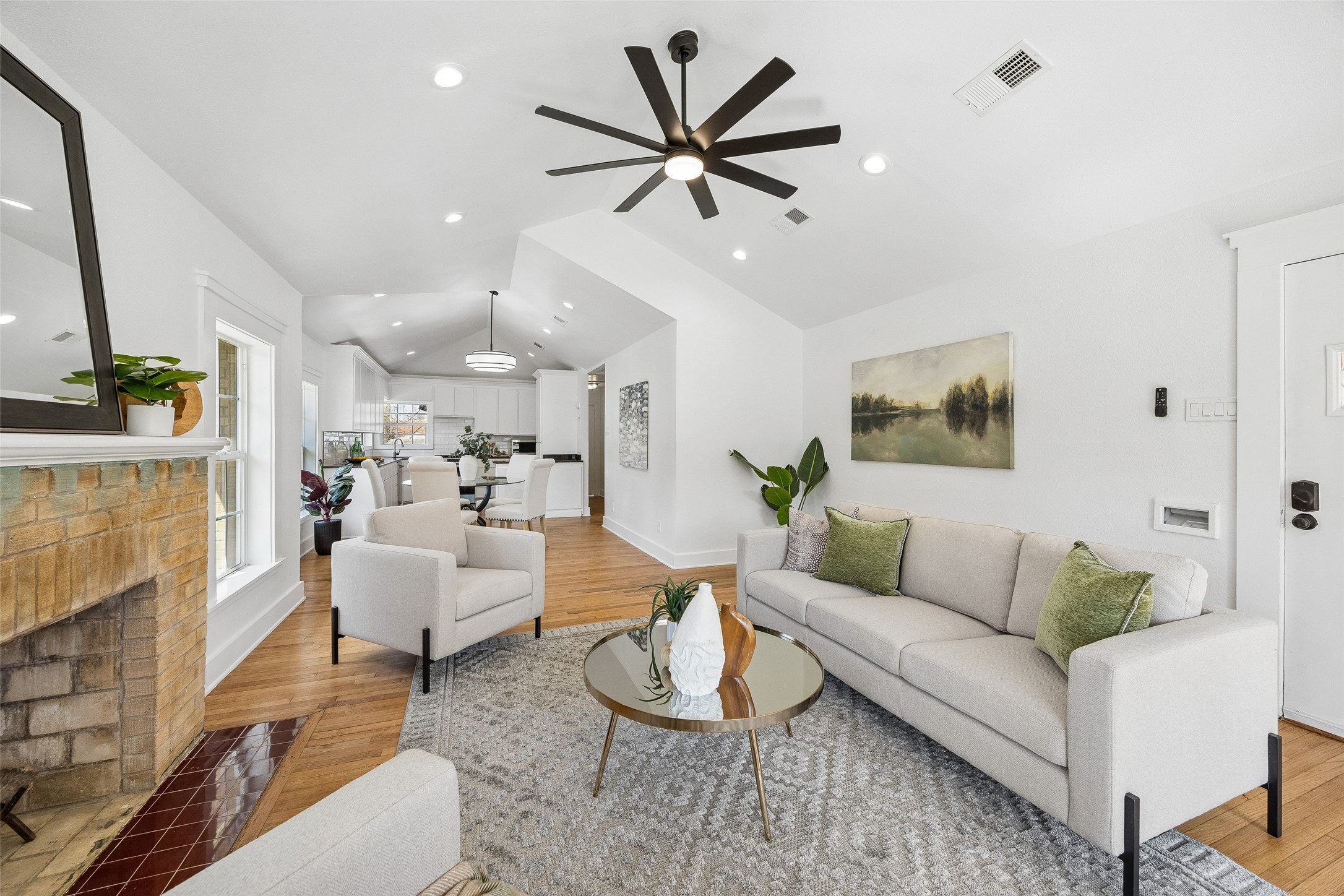 3335 Burlingdell Avenue