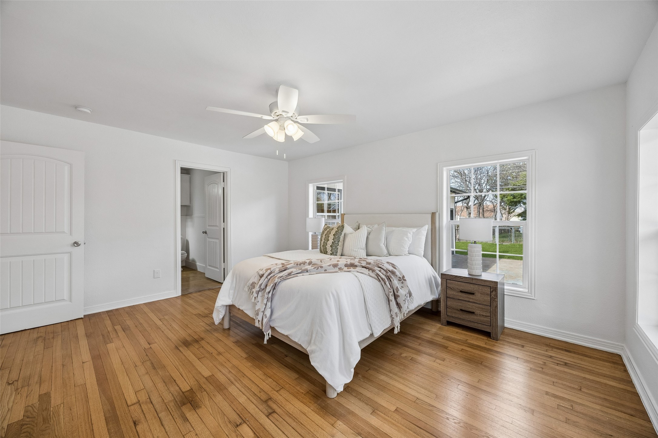 3335 Burlingdell Avenue