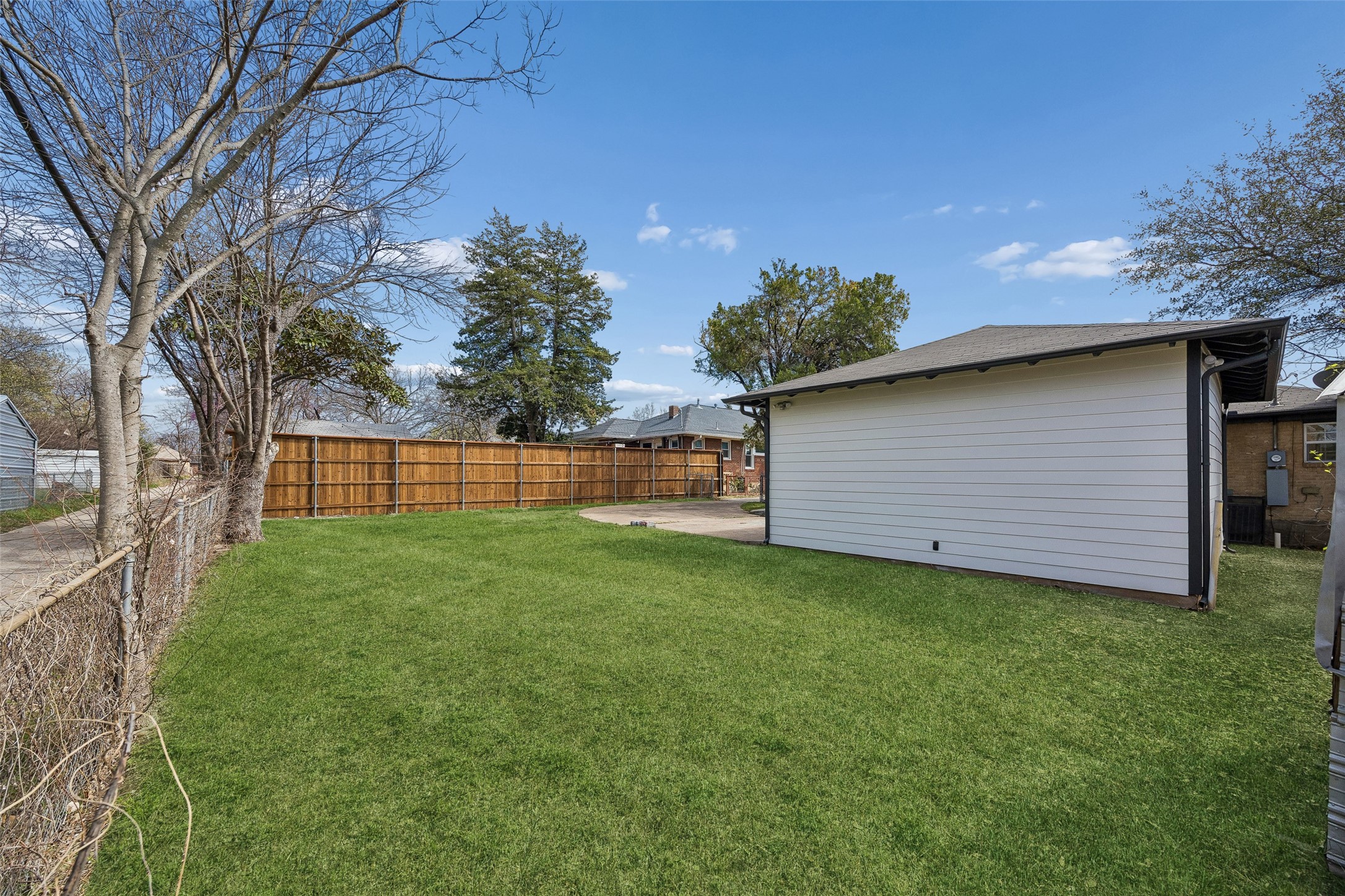 3335 Burlingdell Avenue