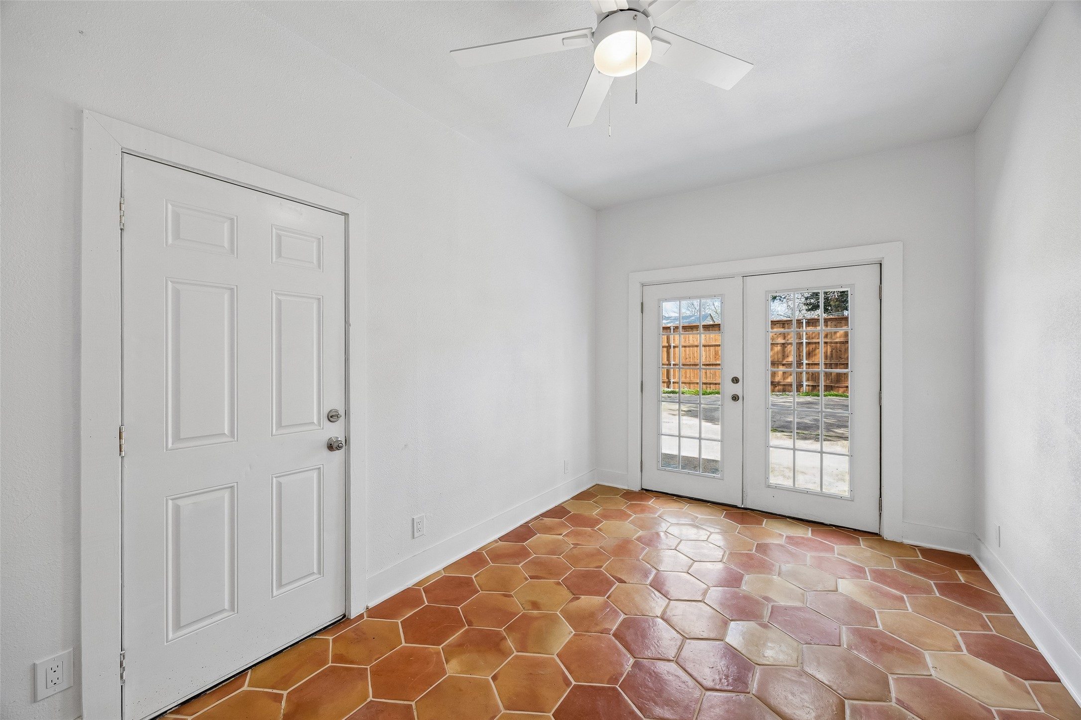 3335 Burlingdell Avenue