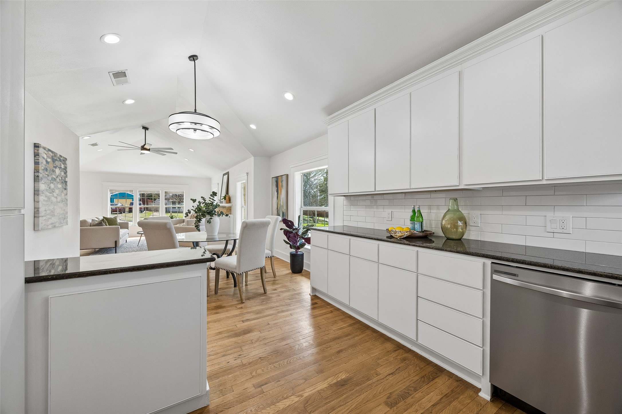 3335 Burlingdell Avenue