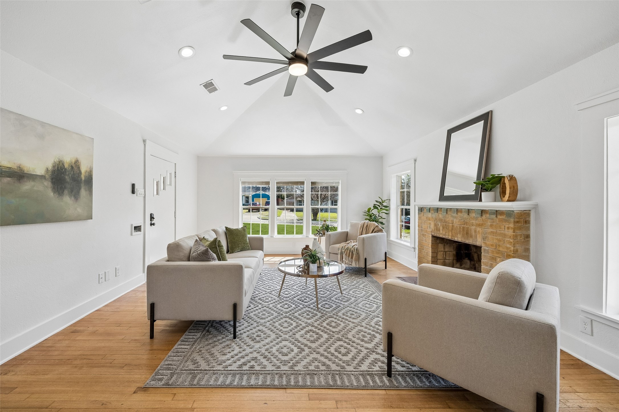 3335 Burlingdell Avenue