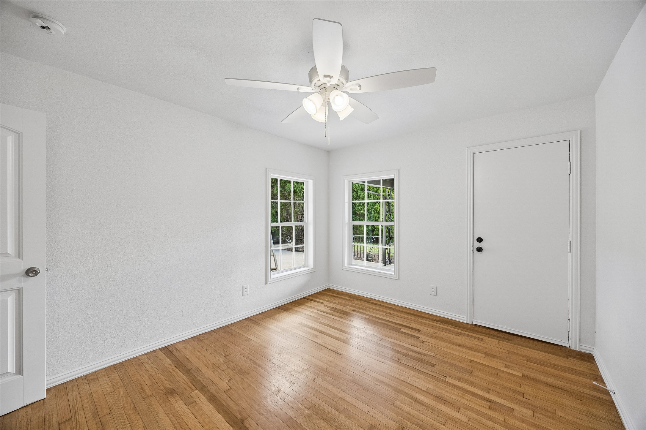 3335 Burlingdell Avenue