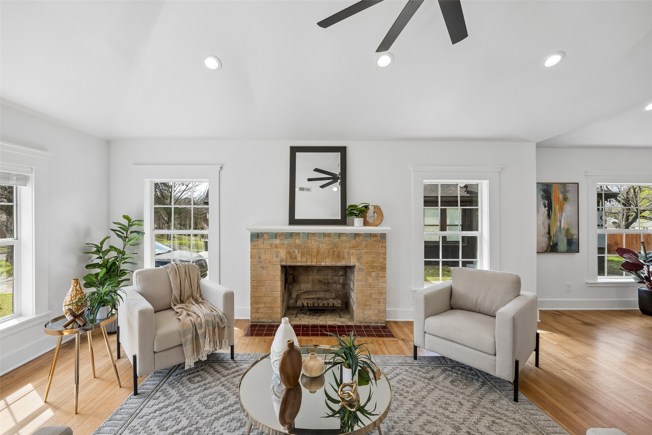 3335 Burlingdell Avenue