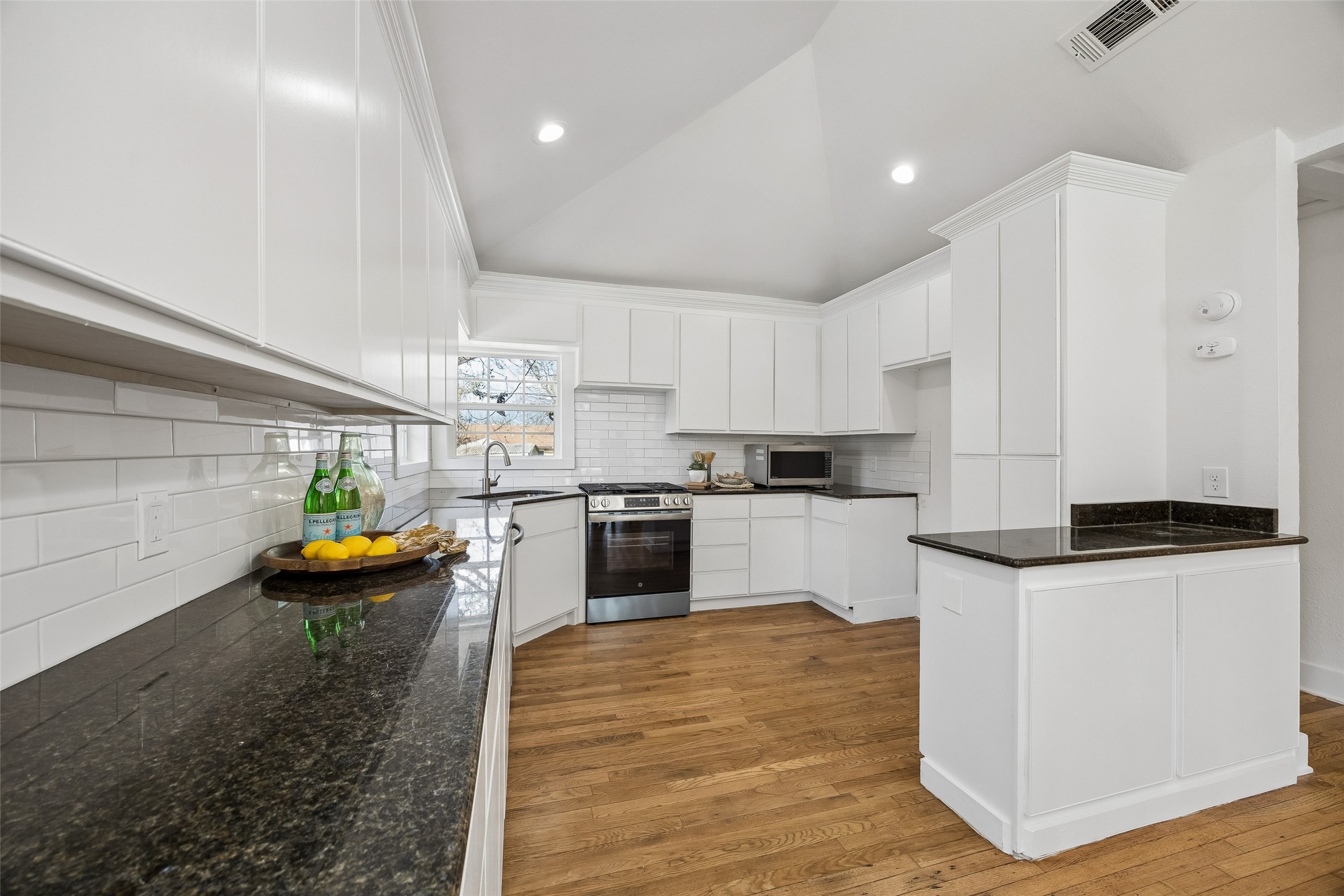 3335 Burlingdell Avenue