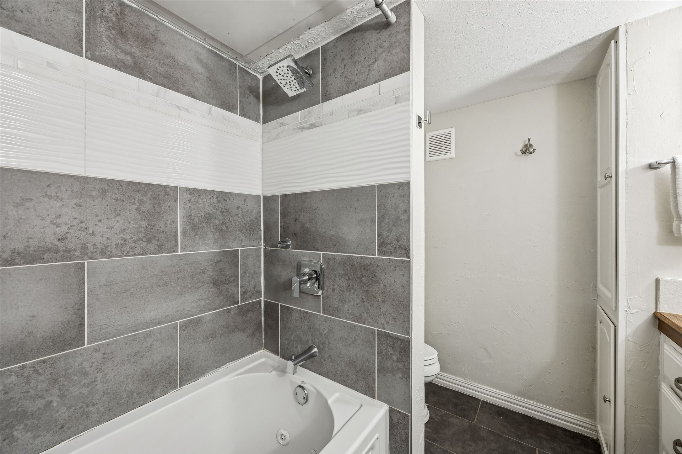 6016 E Mockingbird Lane