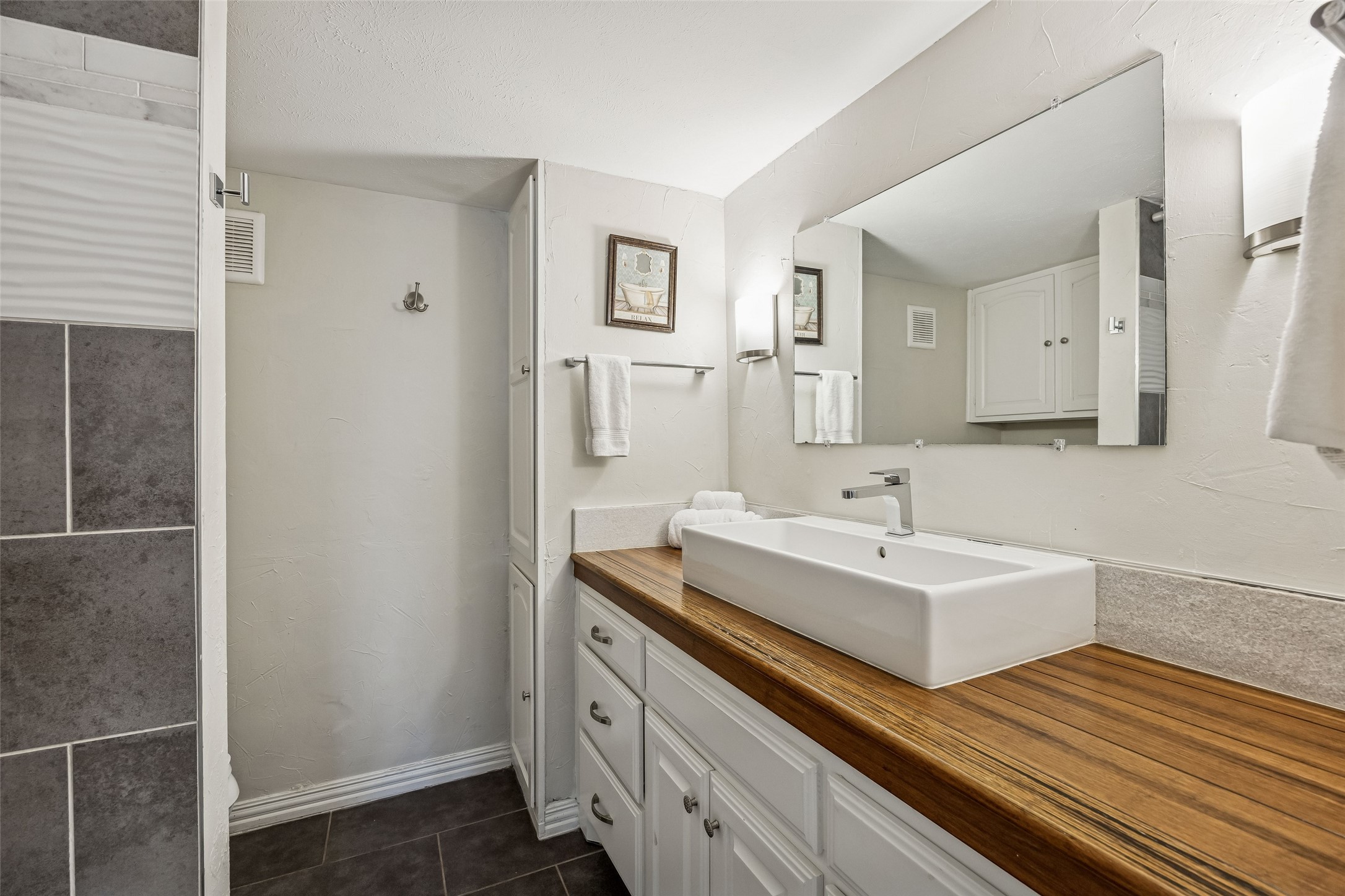 6016 E Mockingbird Lane