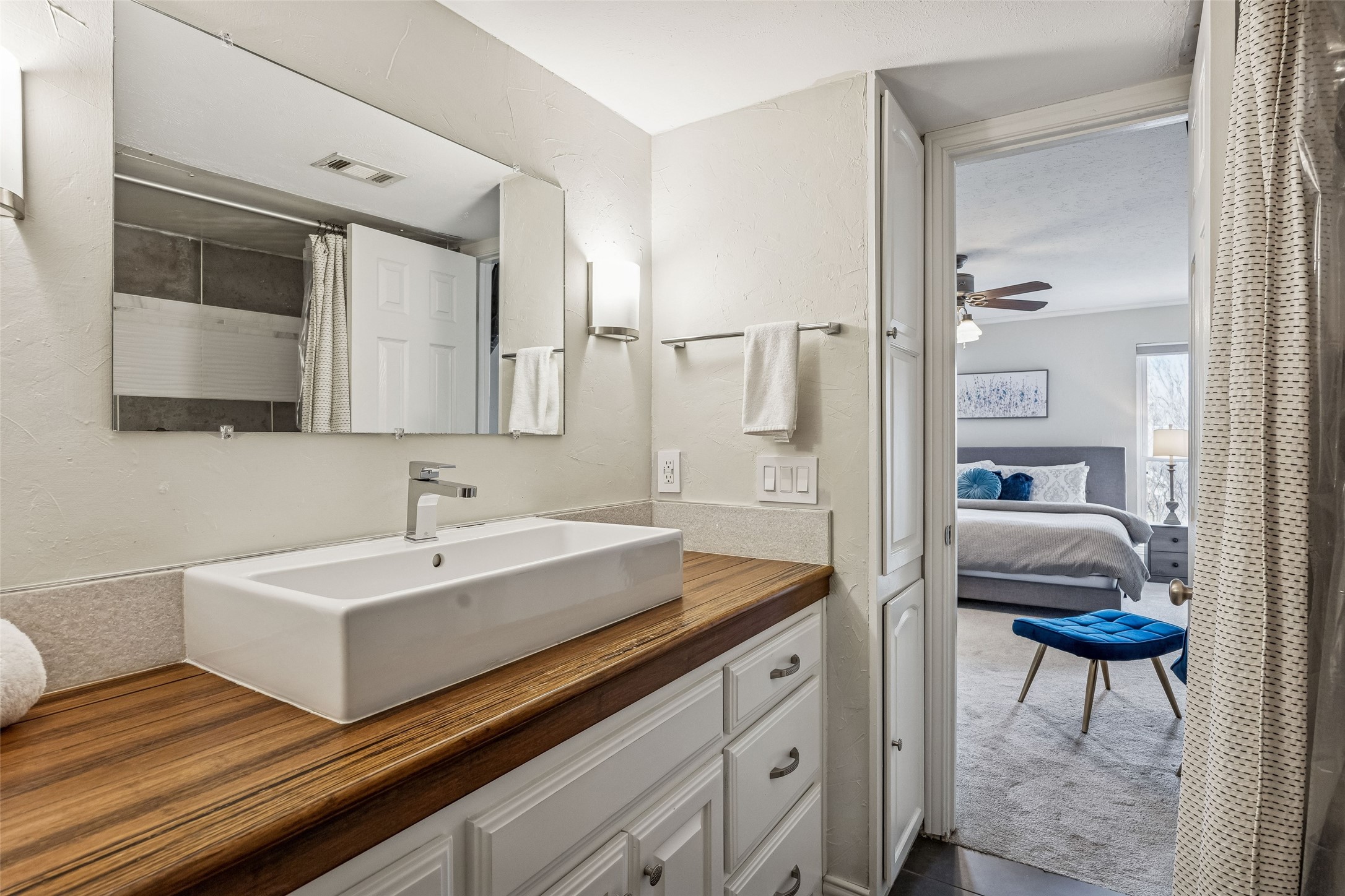 6016 E Mockingbird Lane