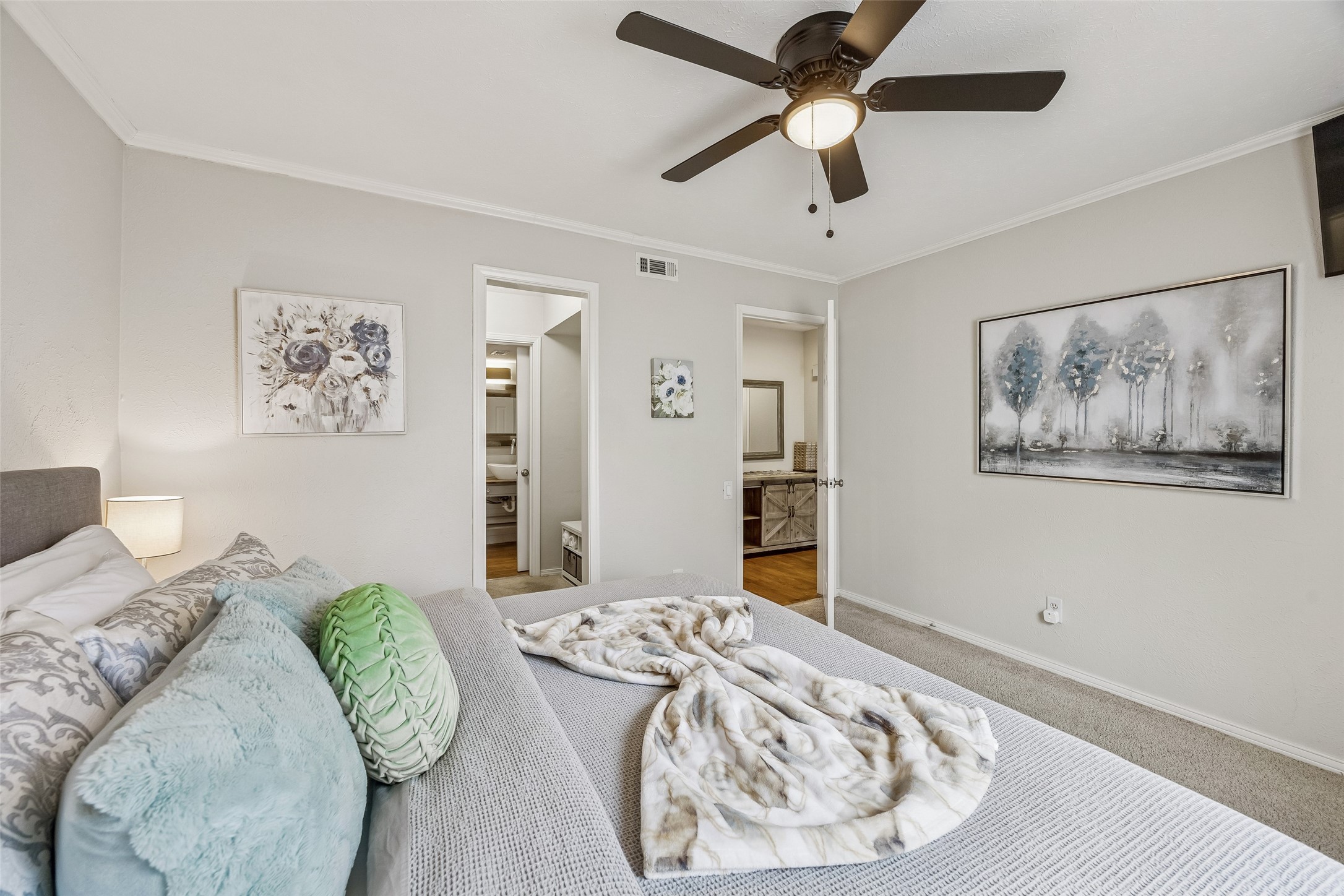 6016 E Mockingbird Lane