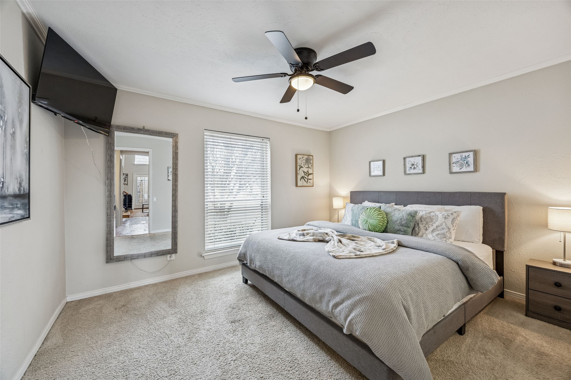 6016 E Mockingbird Lane