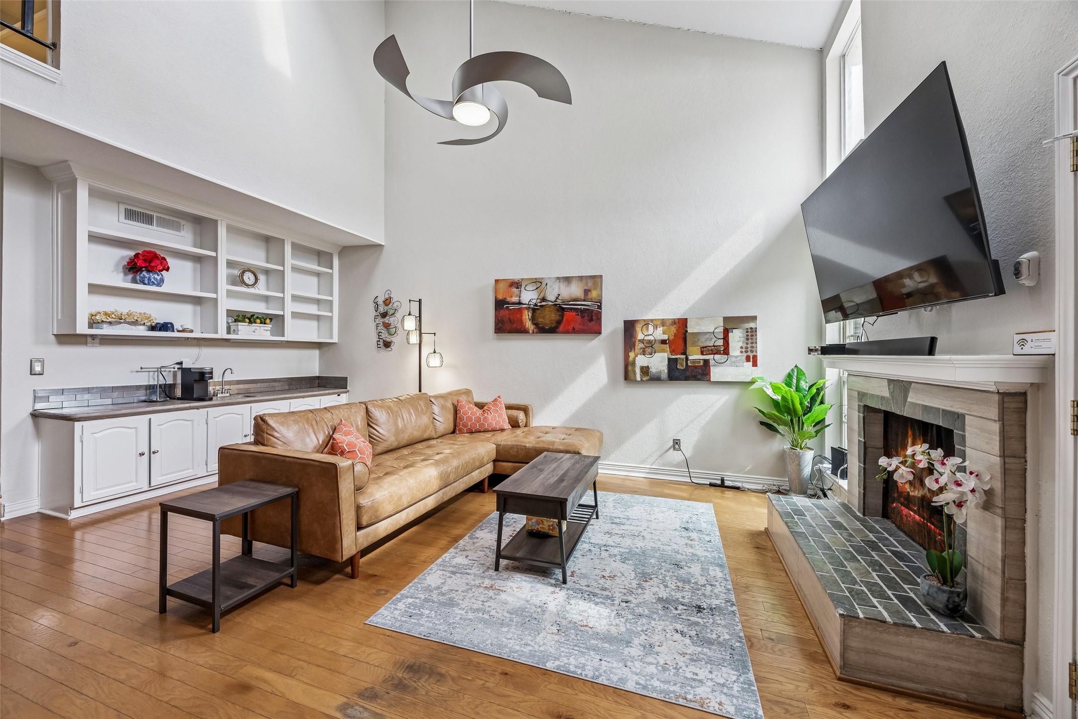 6016 E Mockingbird Lane