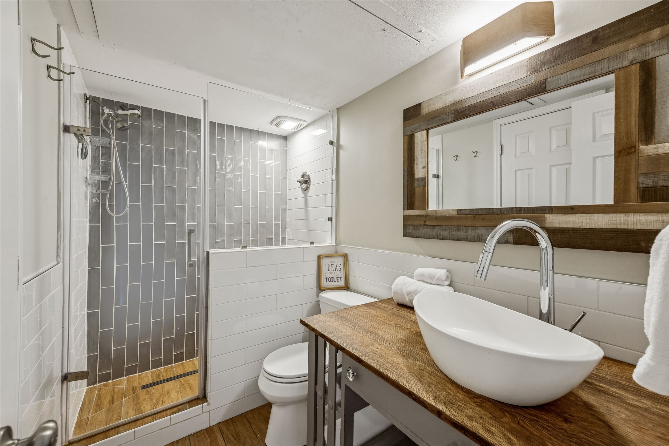 6016 E Mockingbird Lane