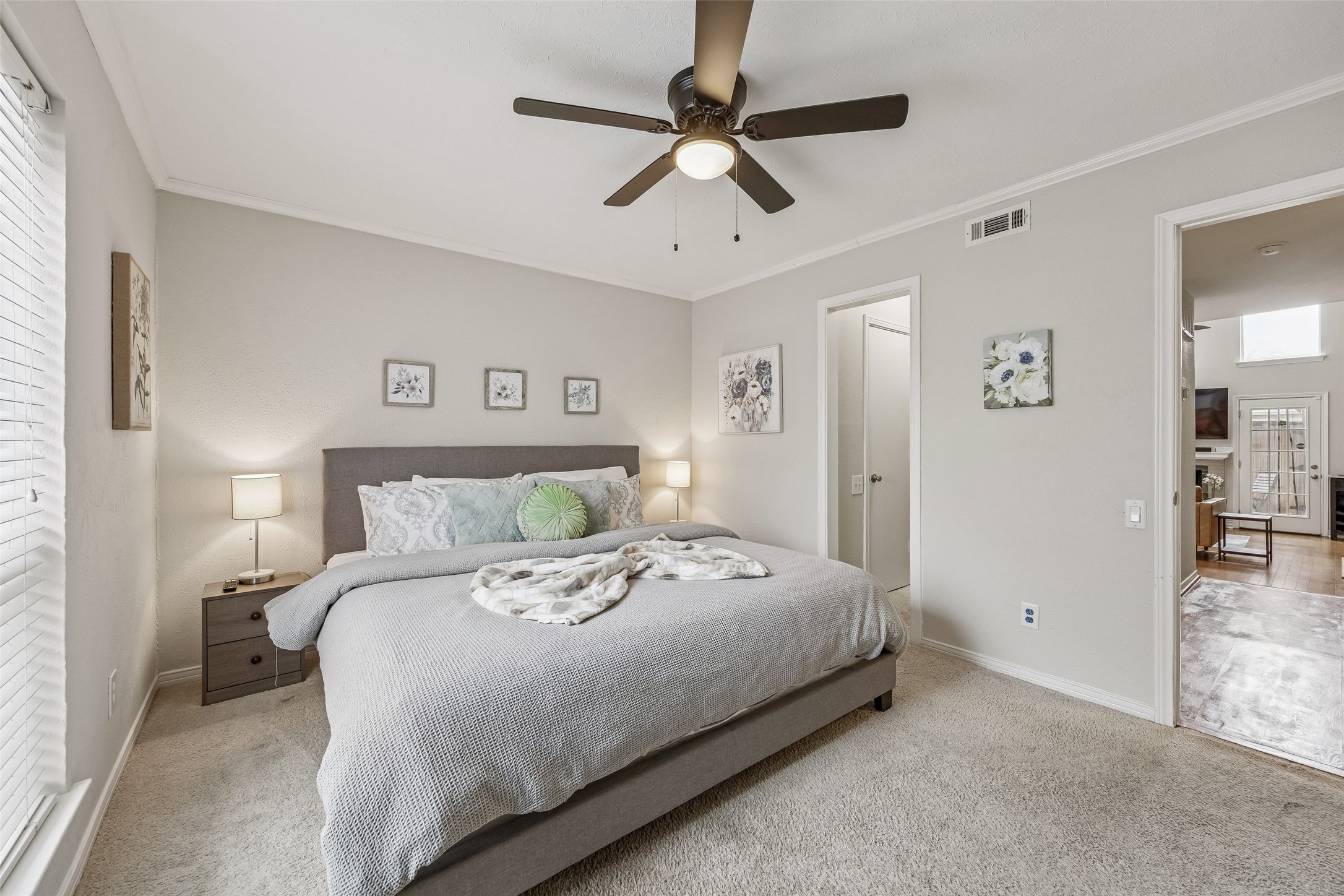 6016 E Mockingbird Lane