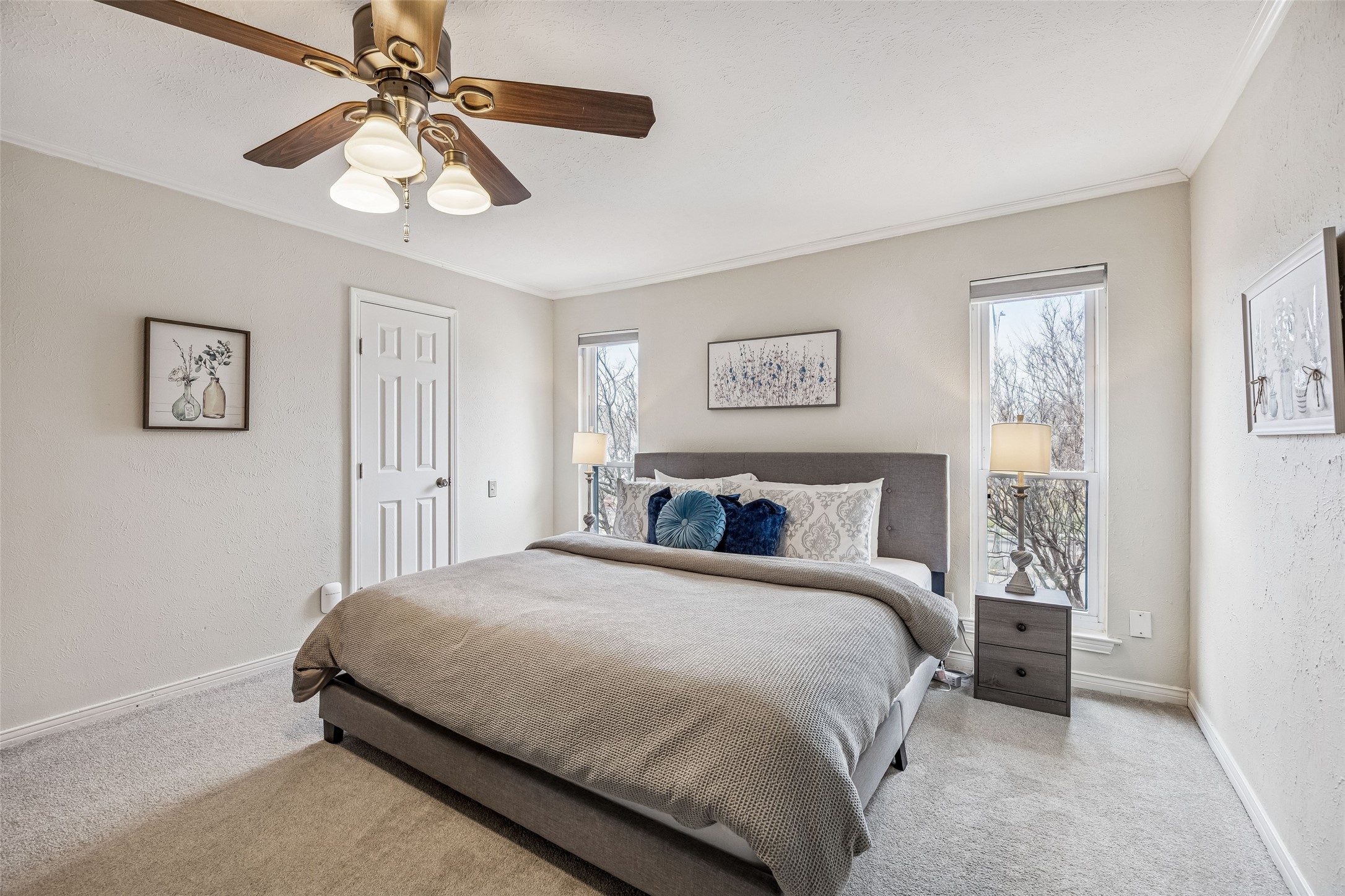 6016 E Mockingbird Lane