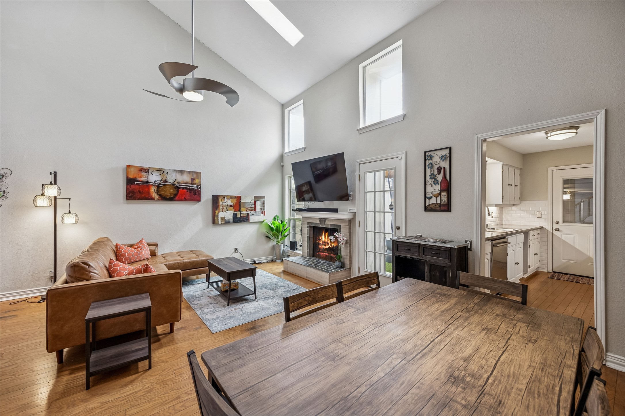 6016 E Mockingbird Lane