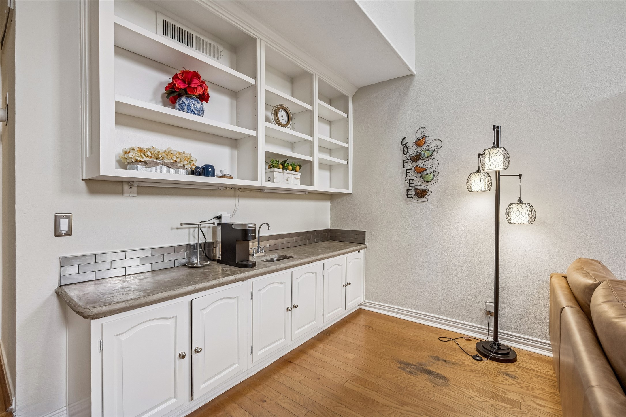 6016 E Mockingbird Lane