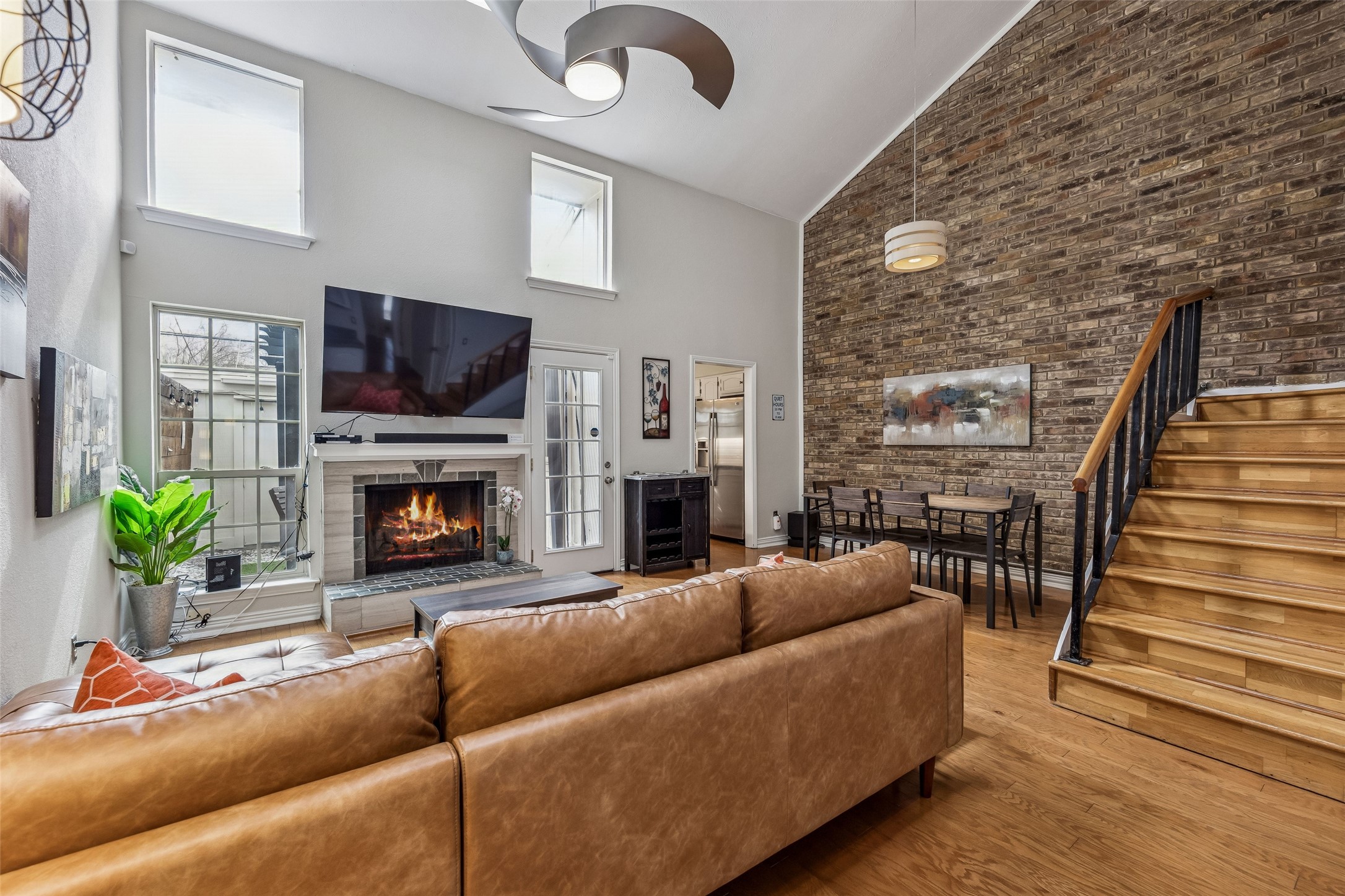 6016 E Mockingbird Lane