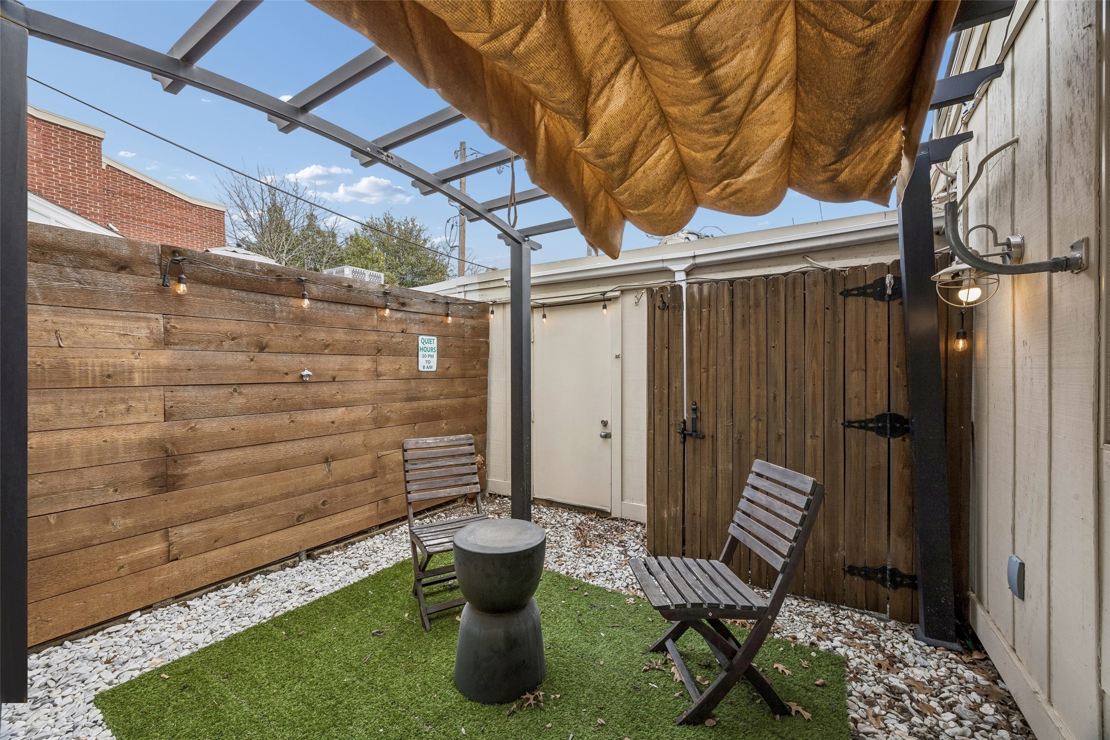 6016 E Mockingbird Lane