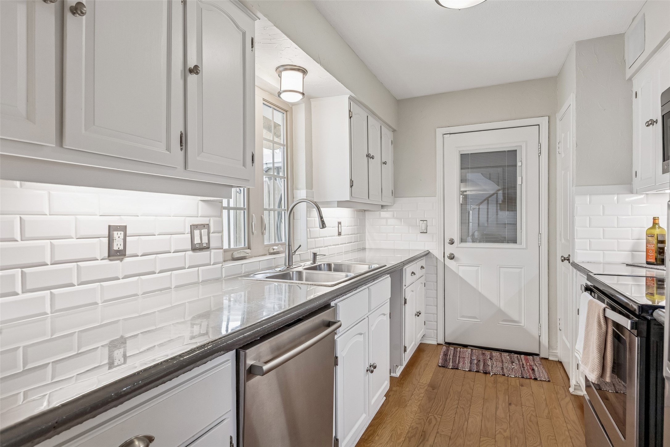 6016 E Mockingbird Lane