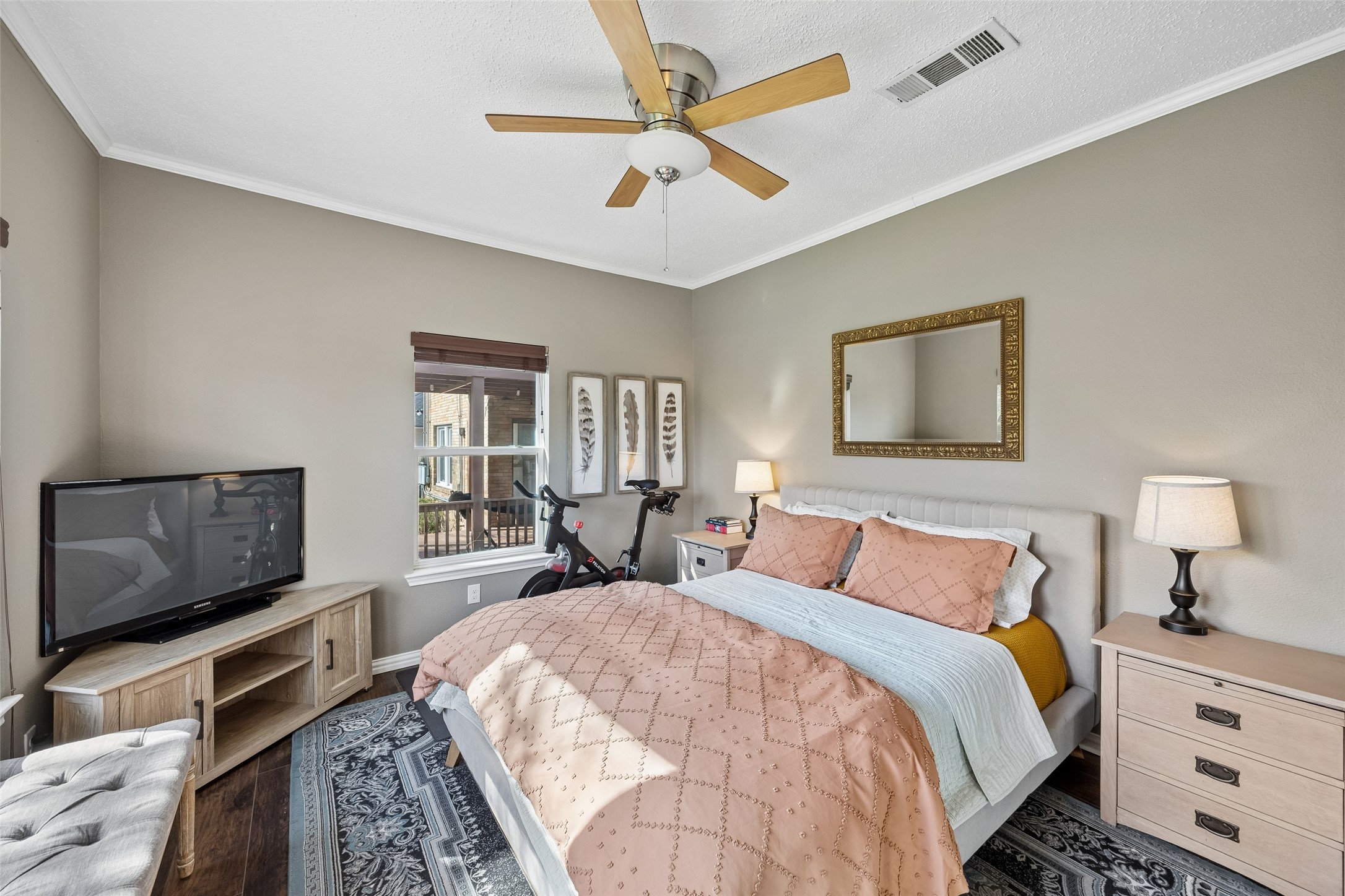 728 N Winnetka Avenue