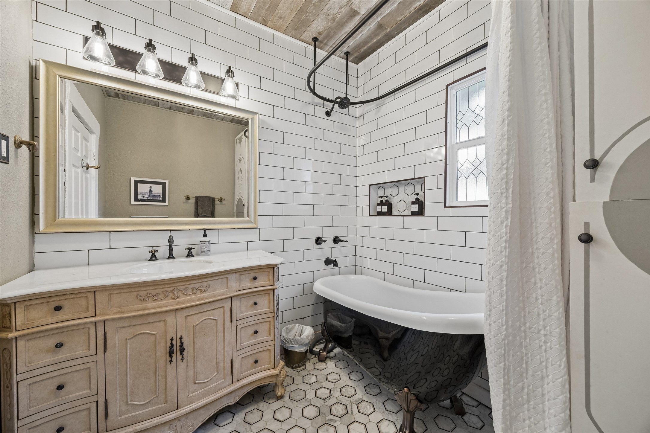 728 N Winnetka Avenue