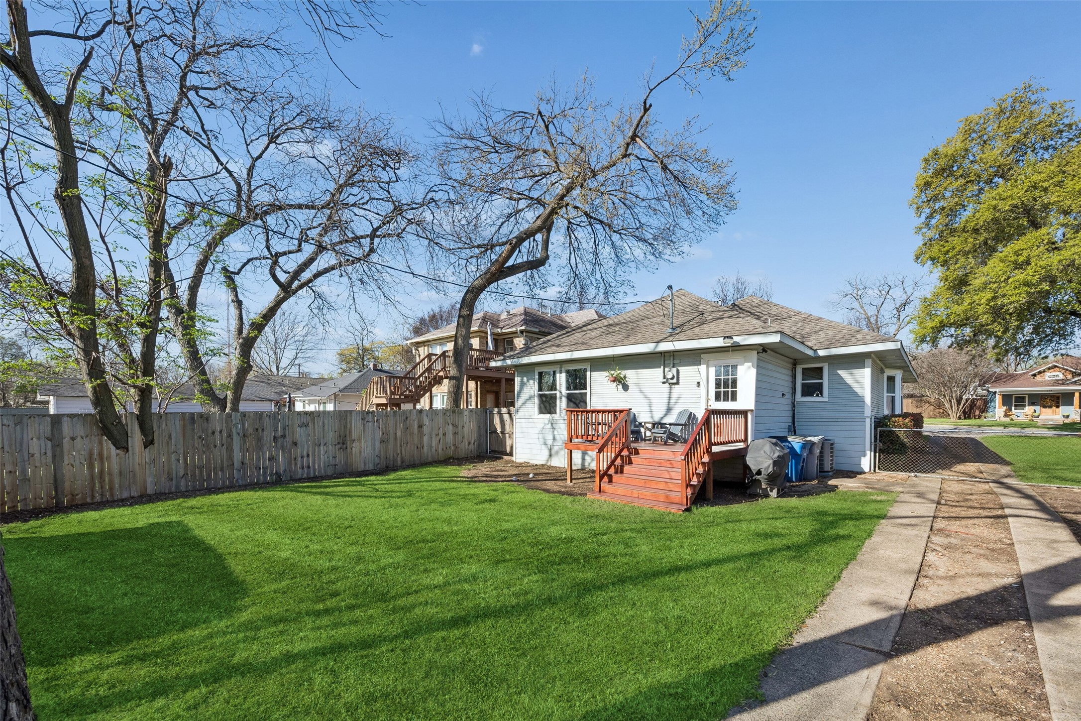 728 N Winnetka Avenue