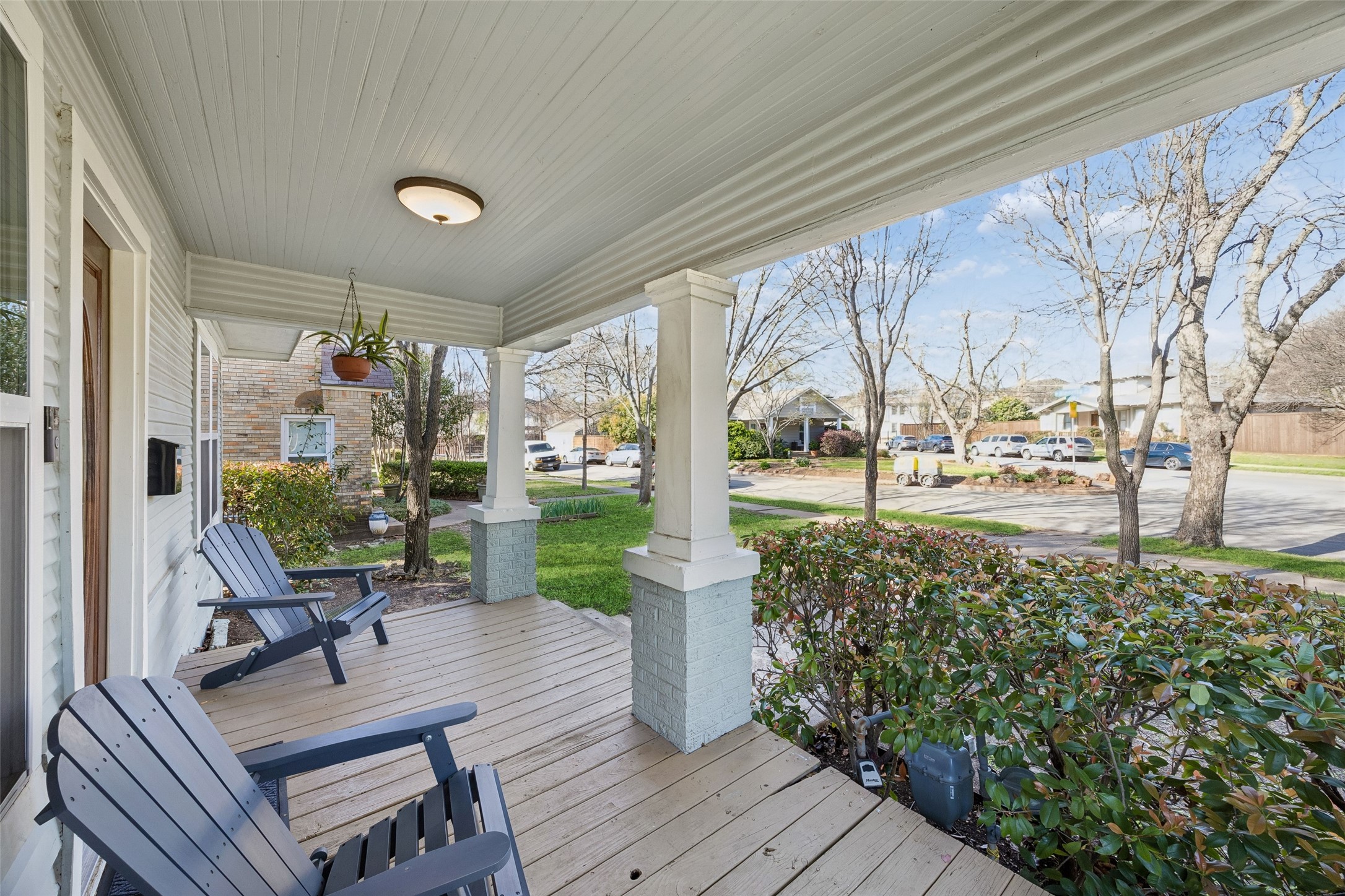 728 N Winnetka Avenue