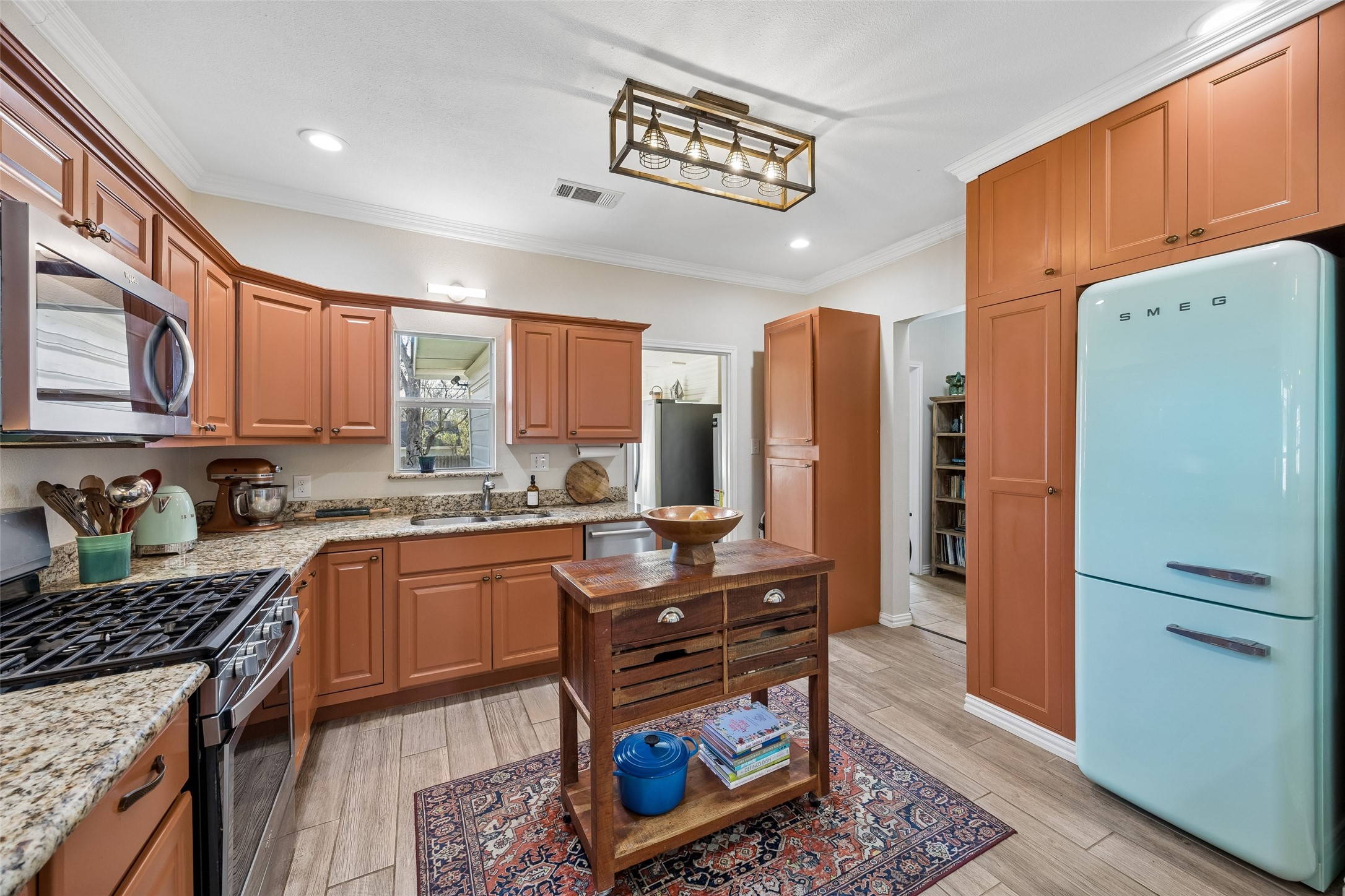 728 N Winnetka Avenue