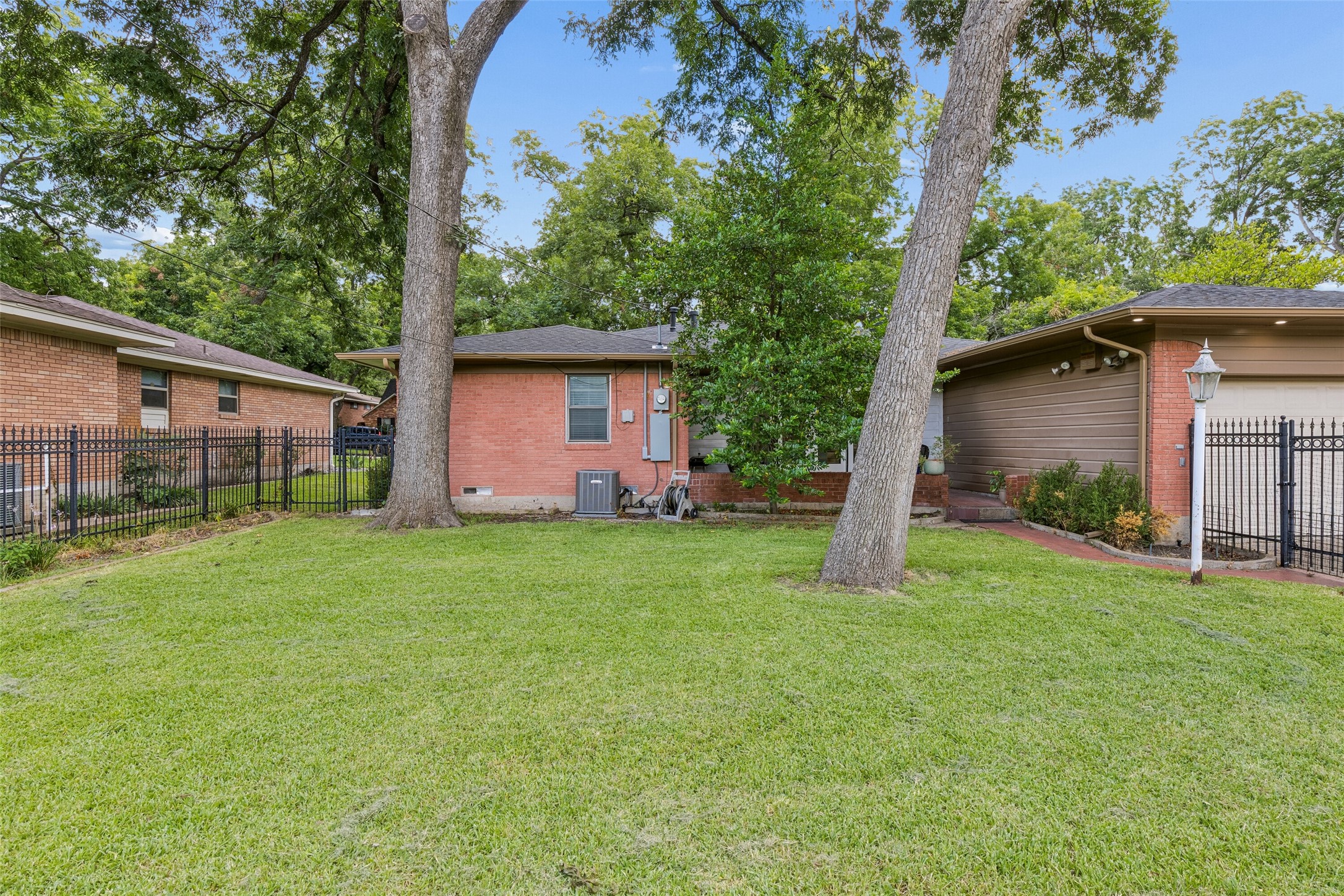 2133 Ebbtide Lane